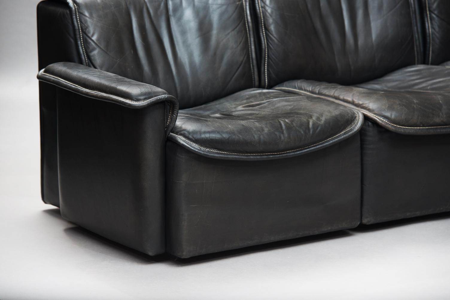 Vintage 1970s Modular De Sede DS 12 Black Leather Modular Sofa In Fair Condition In Porto, PT