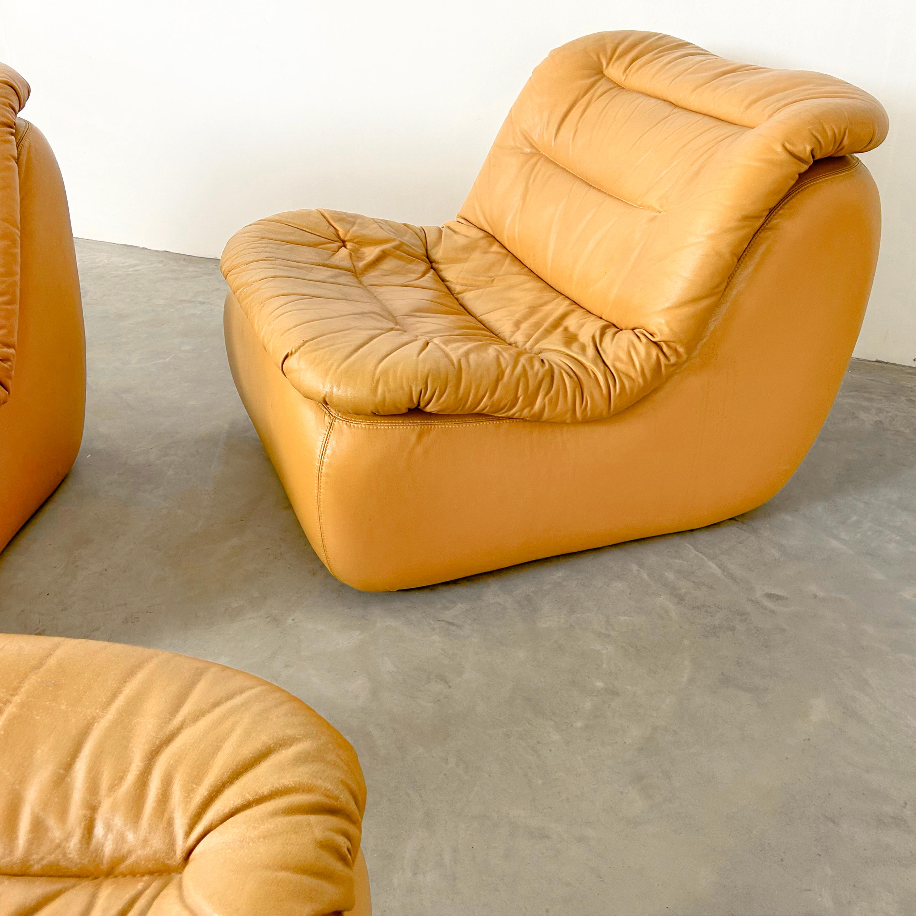Vintage 1970s Modular Sofa Piece in Leather – Priced per Section im Zustand „Gut“ im Angebot in Hilversum, NL