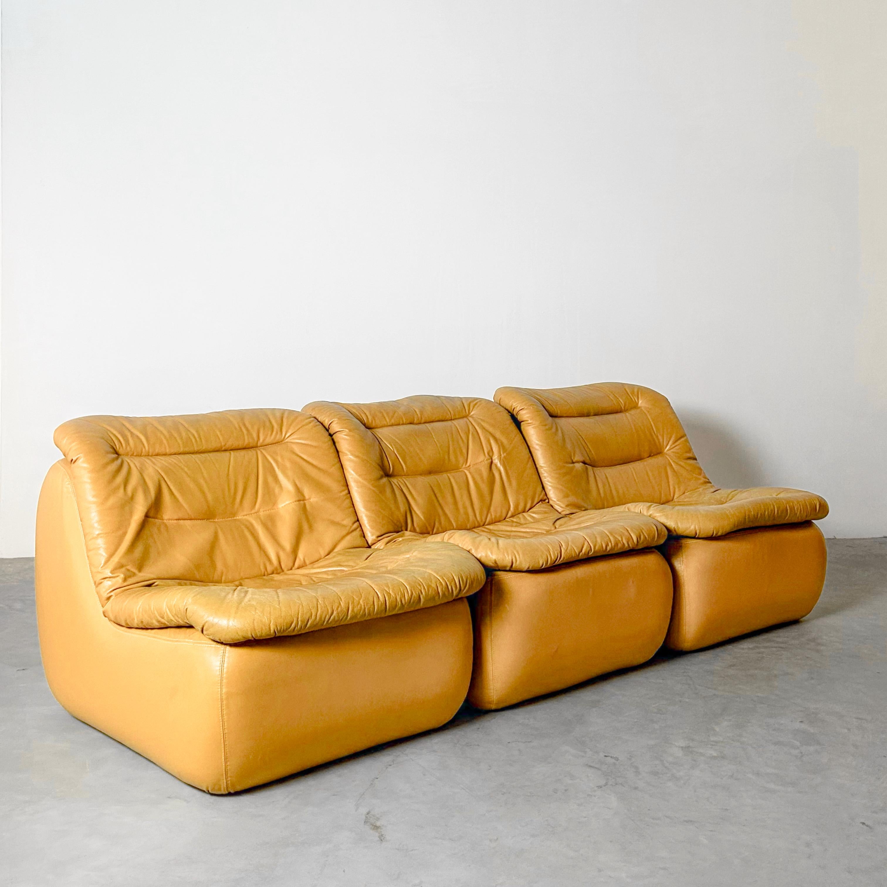Vintage 1970s Modular Sofa Piece in Leather – Priced per Section (Leder) im Angebot
