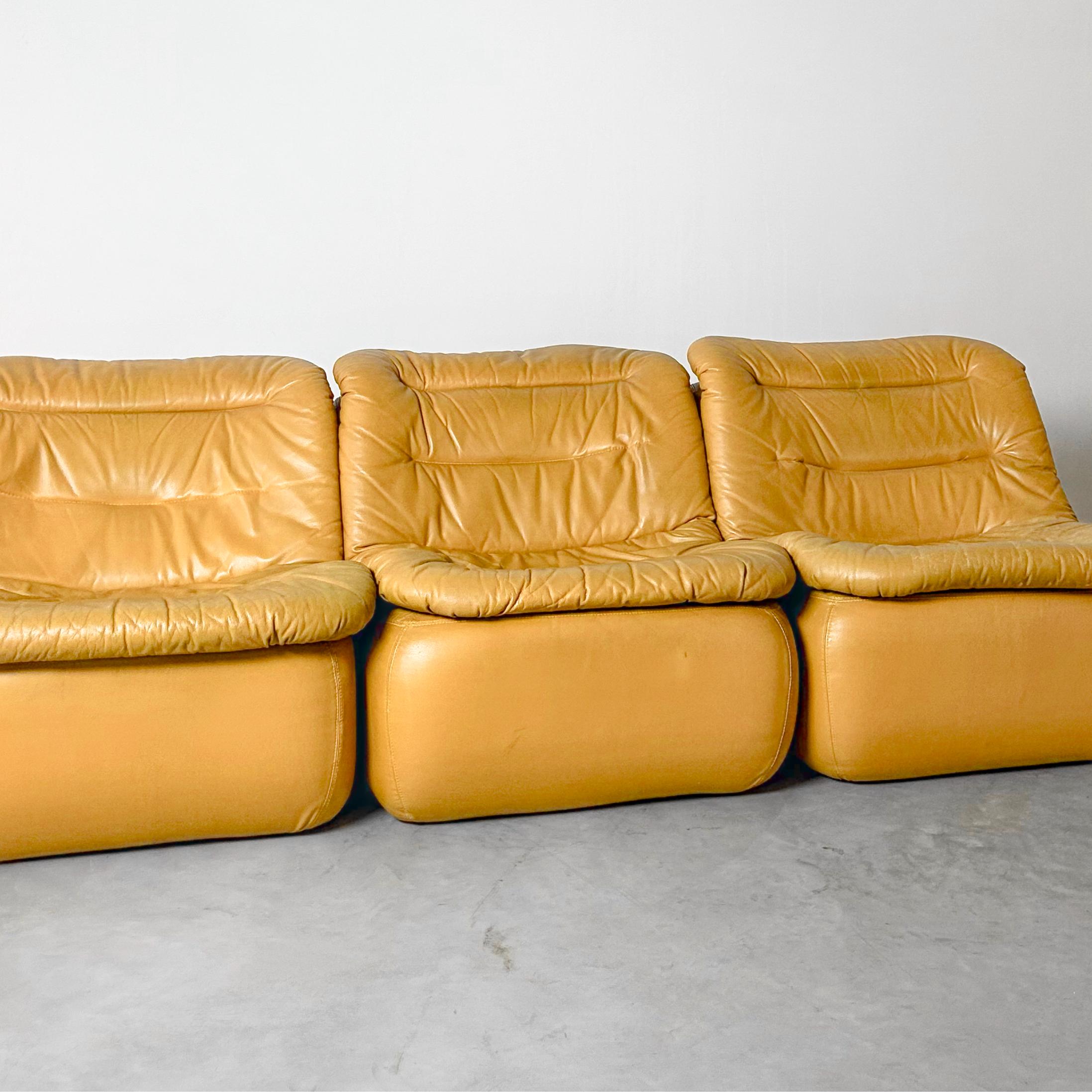 Vintage 1970s Modular Sofa Piece in Leather – Priced per Section im Angebot 1