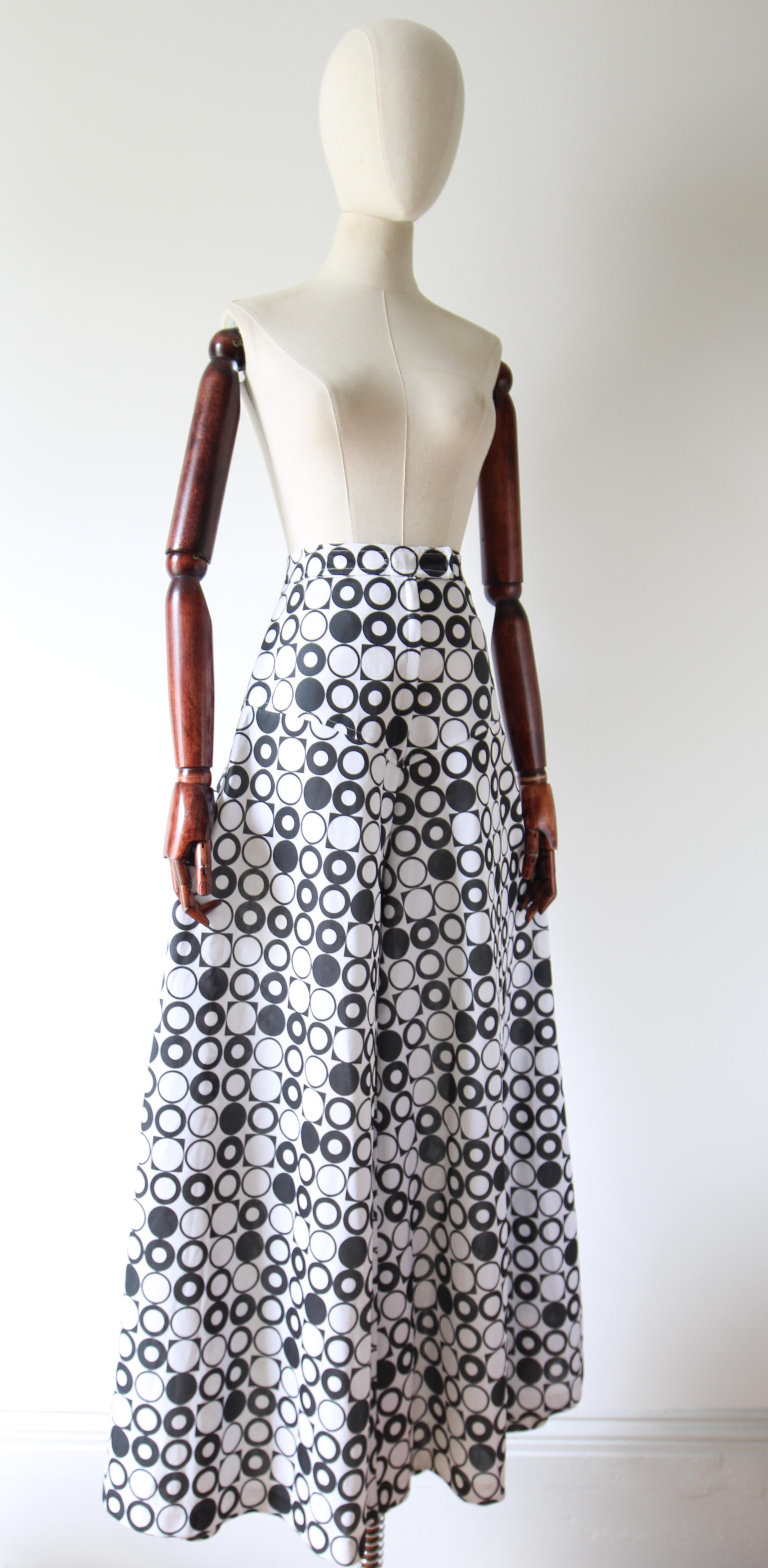 Monochrome Vintage-Hose mit weitem Bein und hohem Rückenausschnitt, Geometrisch, UK 8-10 US 4-6, 1970er Jahre im Zustand „Gut“ im Angebot in Cheltenham, GB