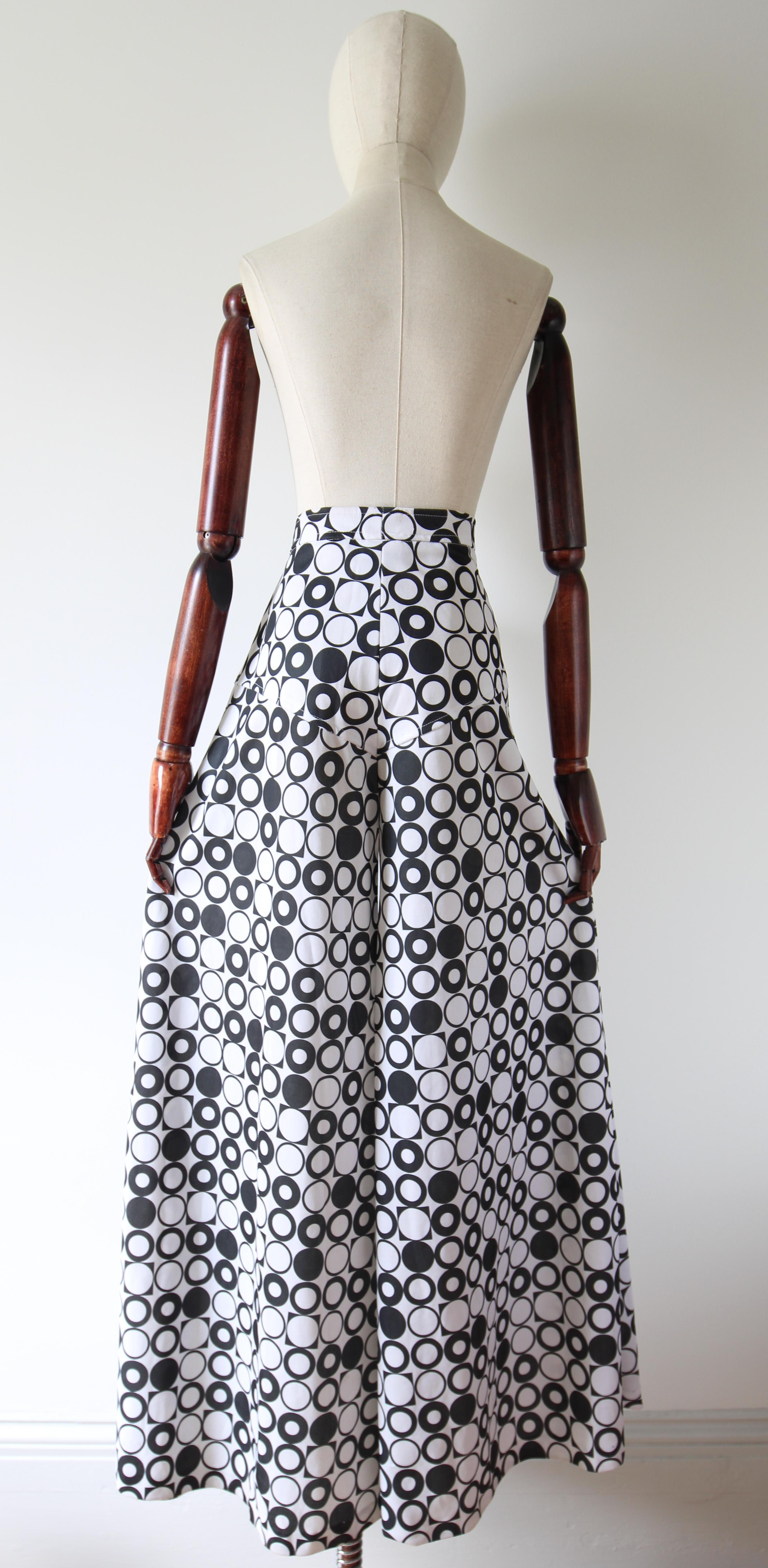 Monochrome Vintage-Hose mit weitem Bein und hohem Rückenausschnitt, Geometrisch, UK 8-10 US 4-6, 1970er Jahre im Angebot 4