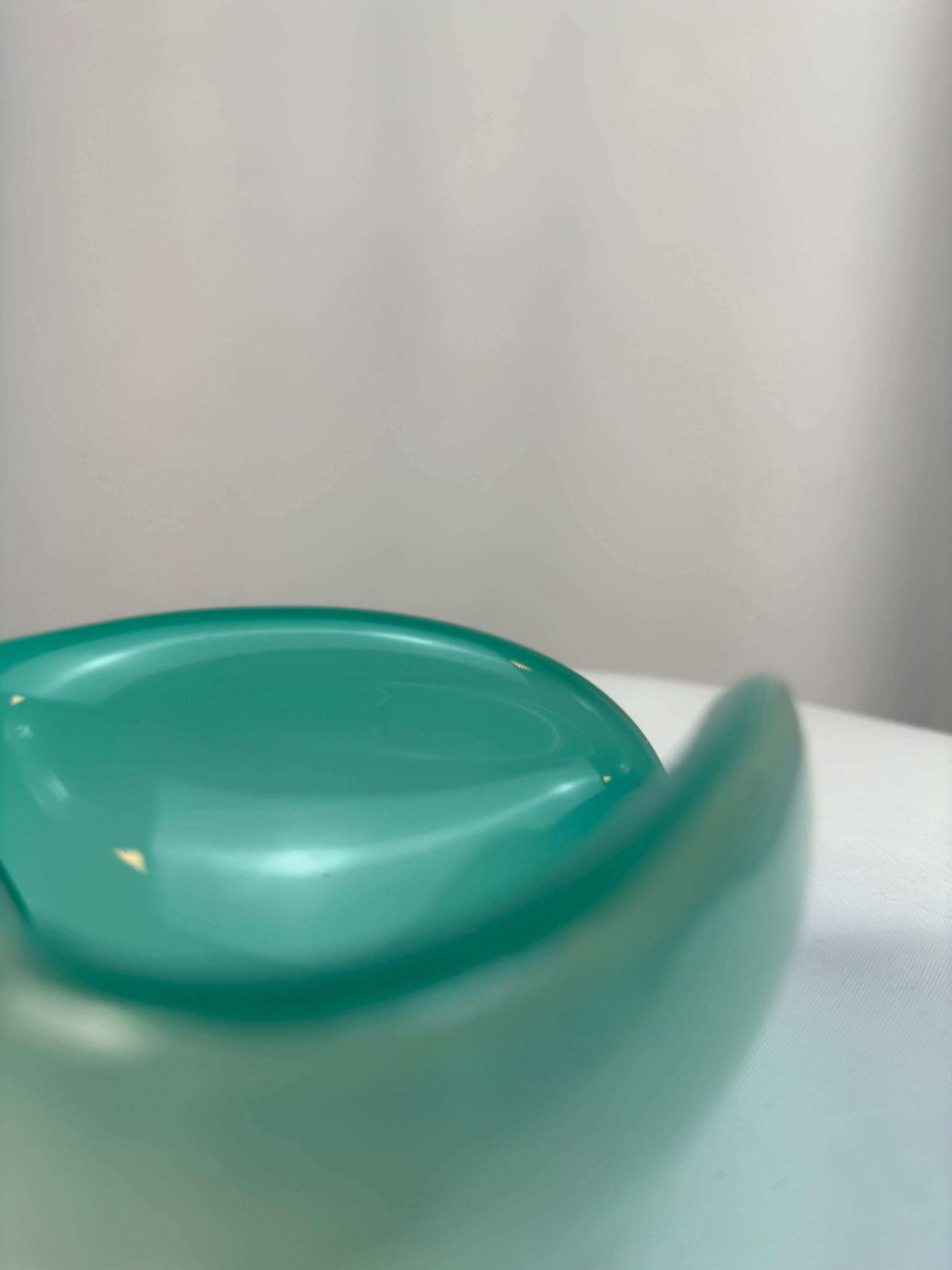 Turquoise Murano Glass Pinch Dish attributed to Archimede Seguso In Good Condition For Sale In Glasgow, GB