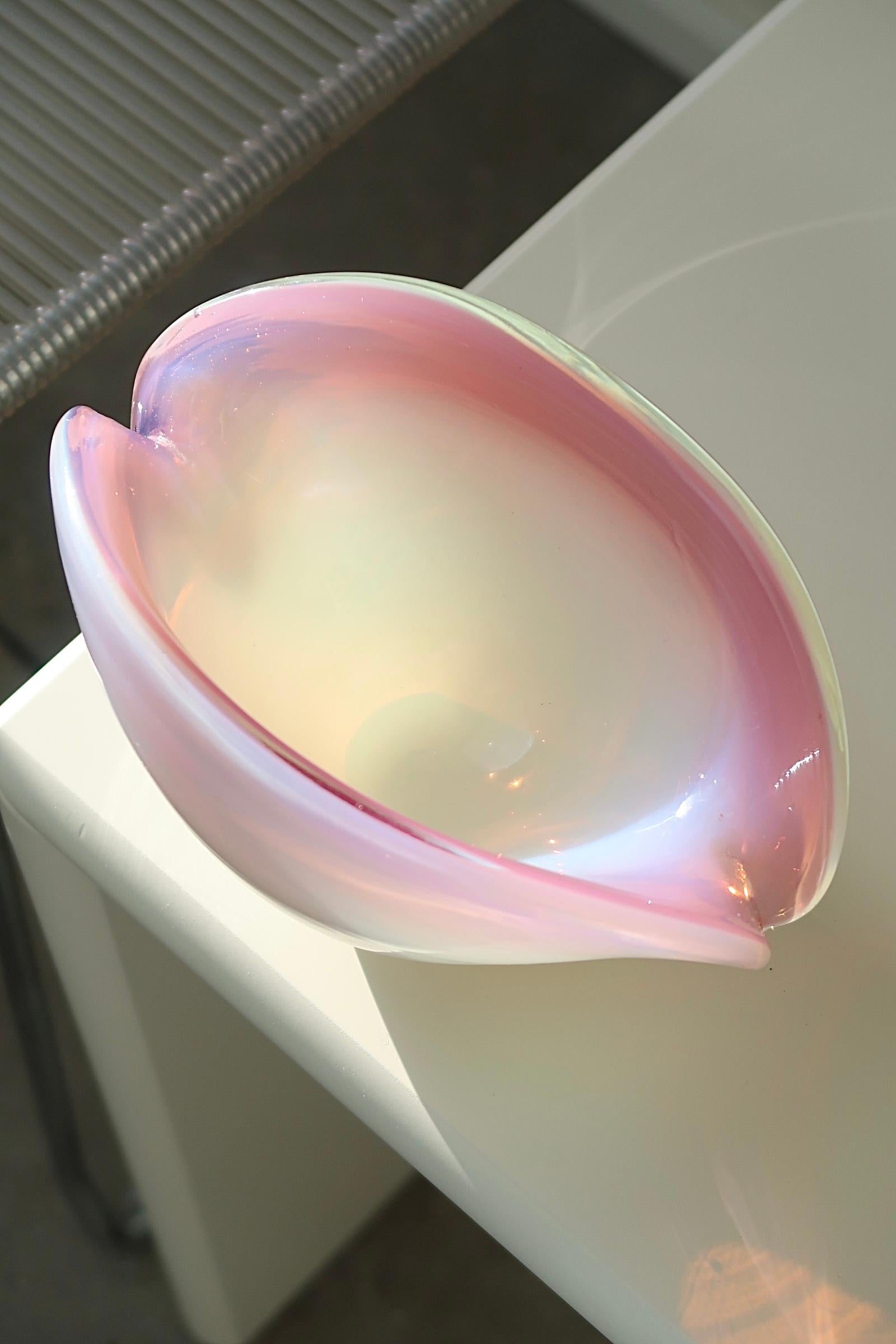Late 20th Century Vintage 1970s Murano Pink Opal Shell Clam Bowl Mouth Blown Glass For Sale