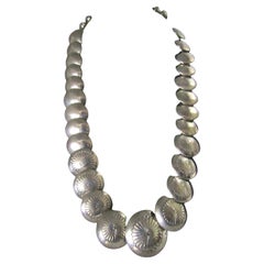 Vintage 1970 Native American Sterling Silver Pillow Bead Necklace (Collier de perles d'oreiller)