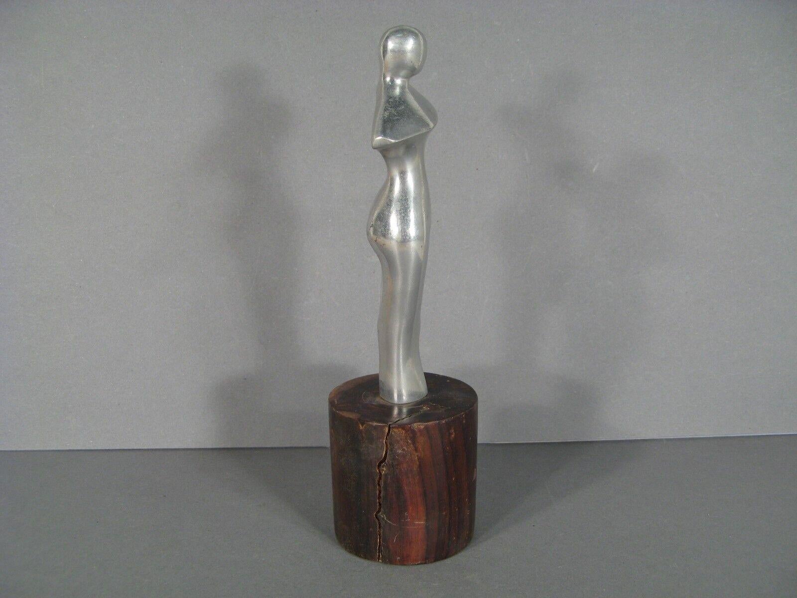 Escultura vintage de metal niquelado de los años 70 de una mujer estilizada -1Y87 3