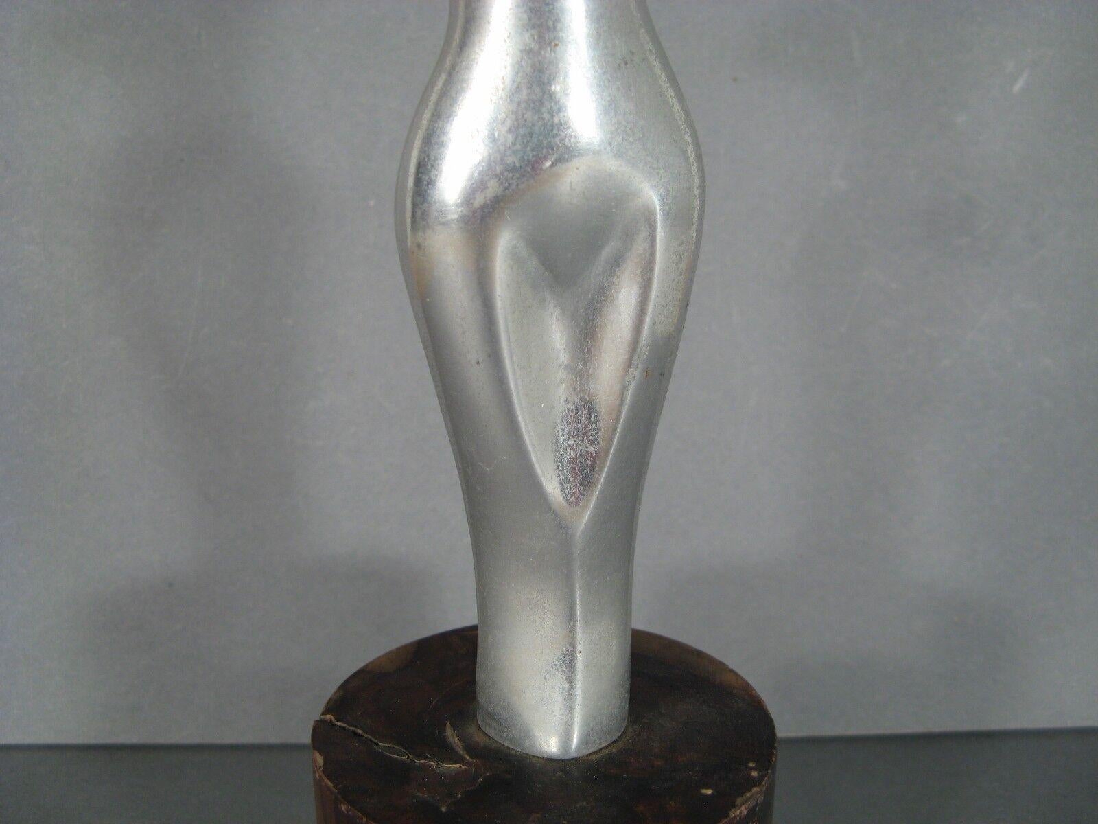 Escultura vintage de metal niquelado de los años 70 de una mujer estilizada -1Y87 4