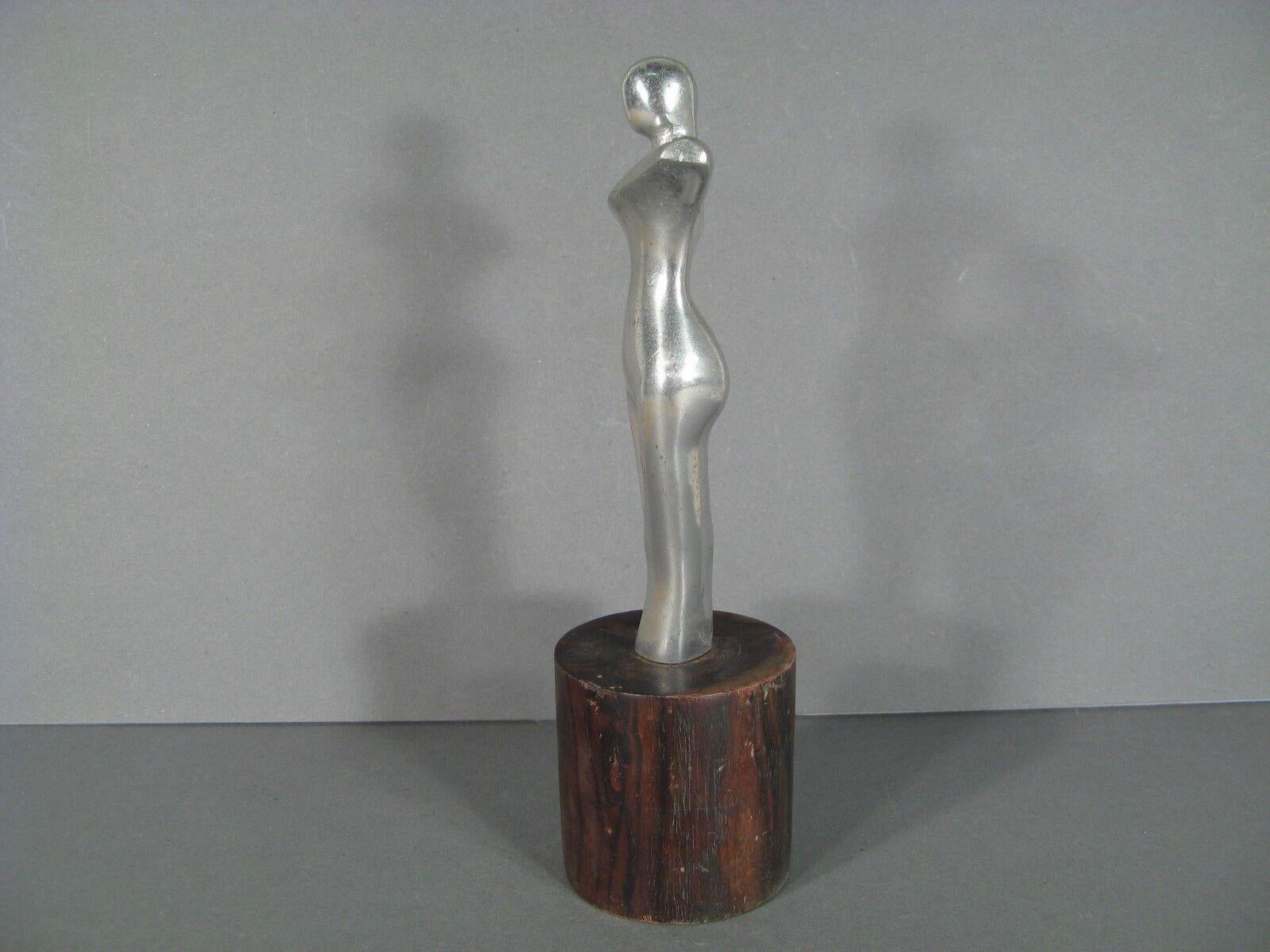 Escultura vintage de metal niquelado de los años 70 de una mujer estilizada -1Y87 1