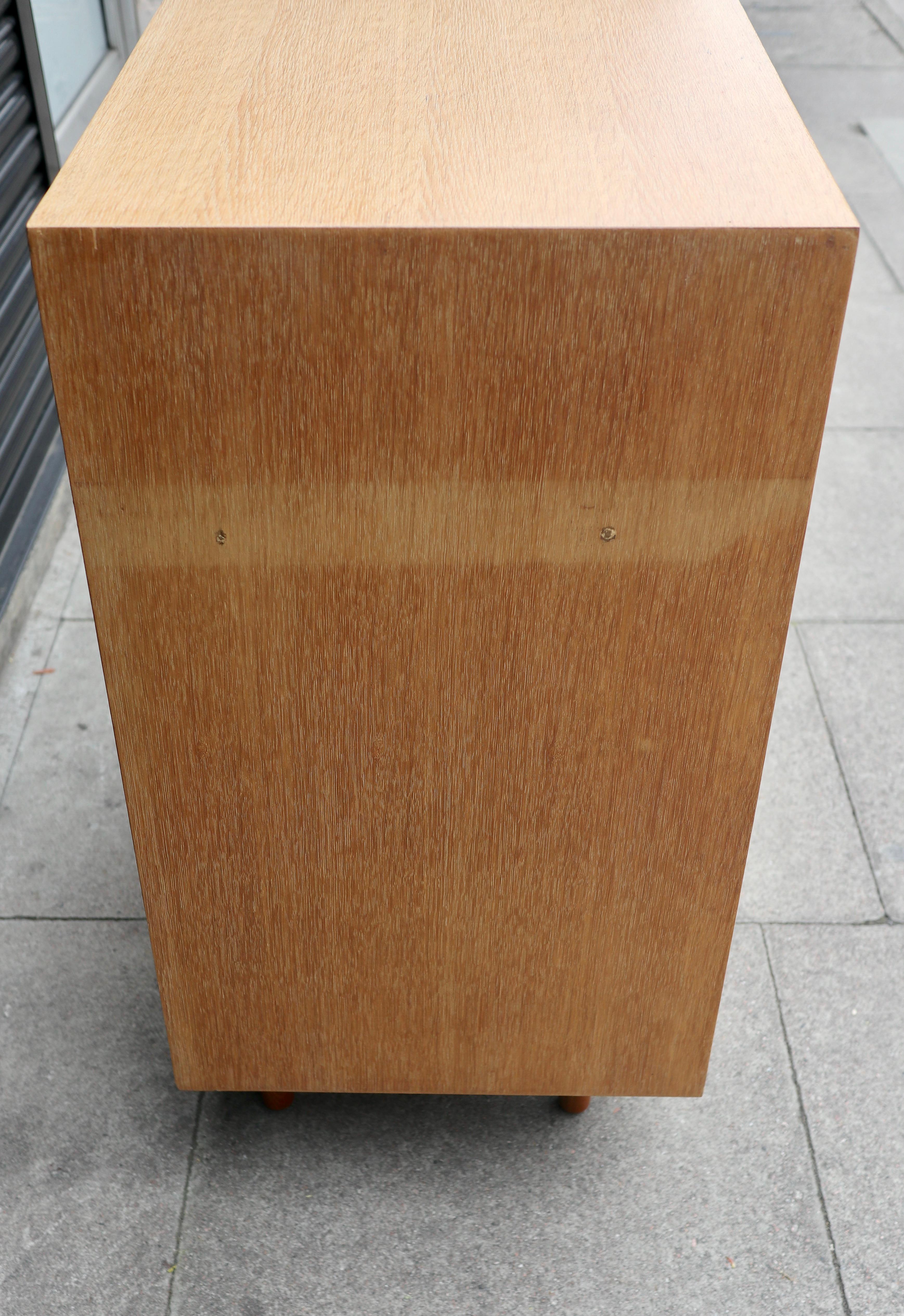 Vintage 1970s Oak veneered 'Stag C Range' chest of four drawers For Sale 2