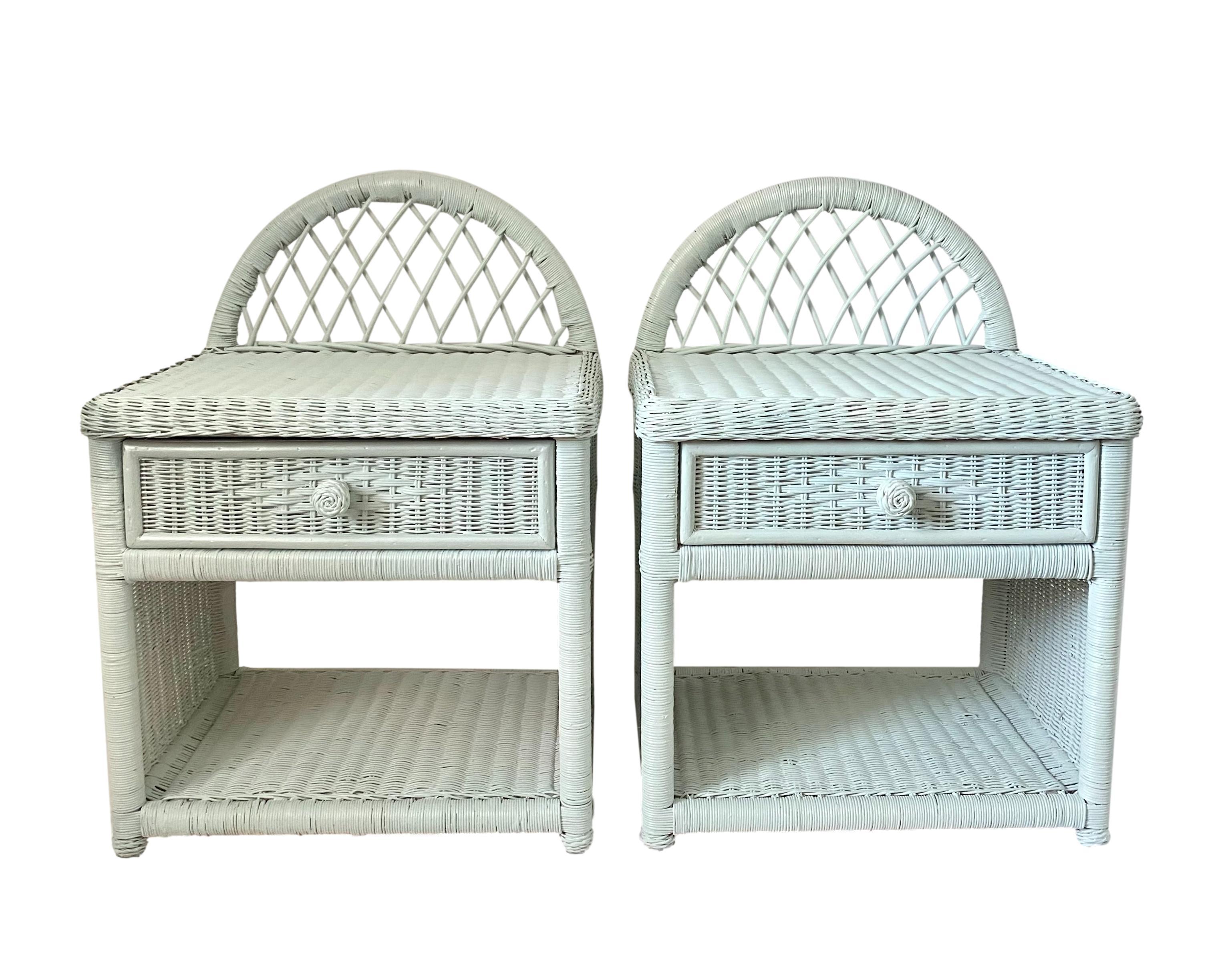 Vintage 1970s Ombré Wicker Queen Headboard & Nightstands, 3 Pieces In Good Condition In Harlingen, TX