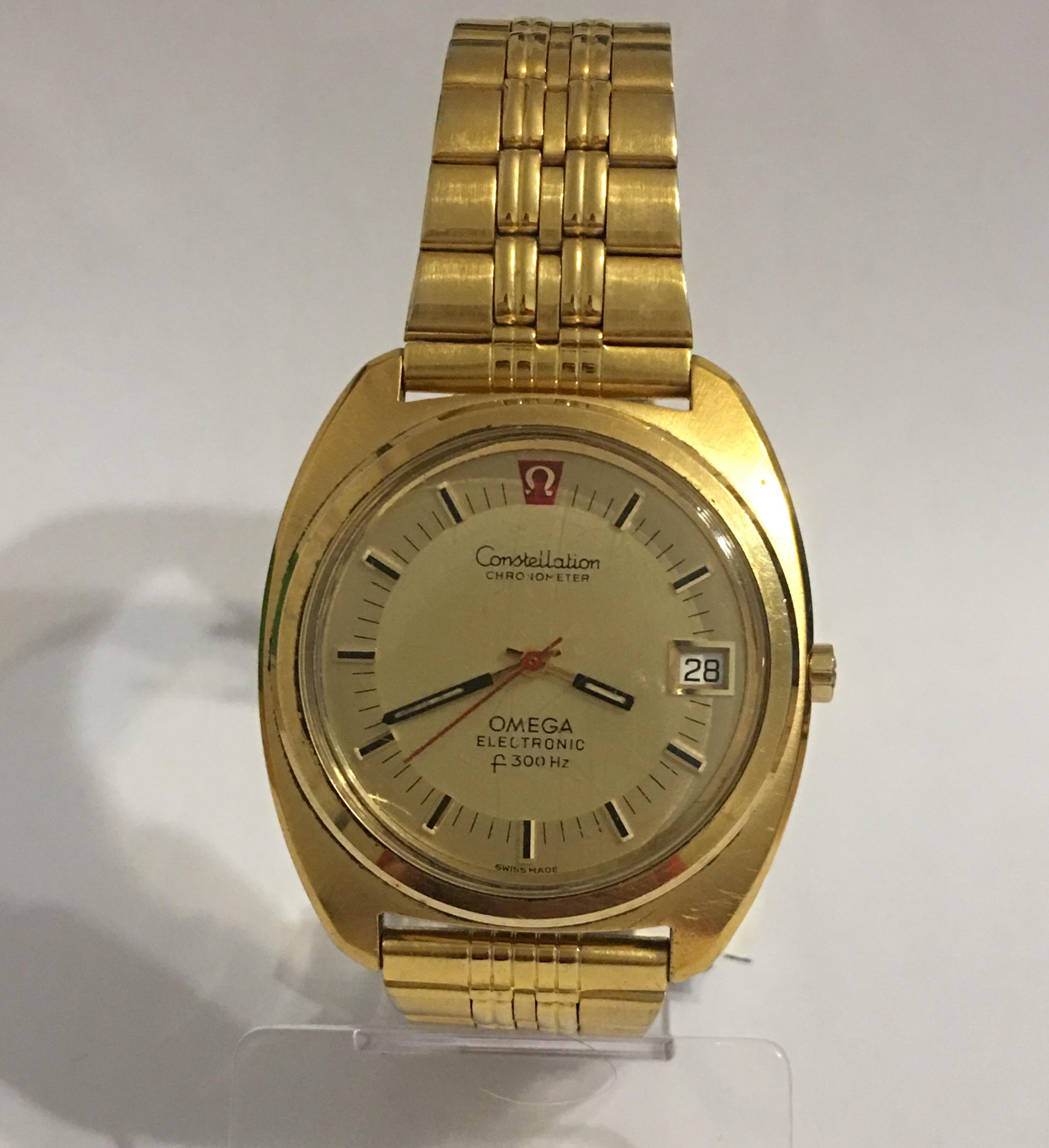 This is a really cool example of a 1970’s gents Omega Constellation watch. This Constellation is unusual as it is fitted with one of Omegas first battery operated movement. Set in a gold plated 37mm round case with gold coloured dial, black inlayed