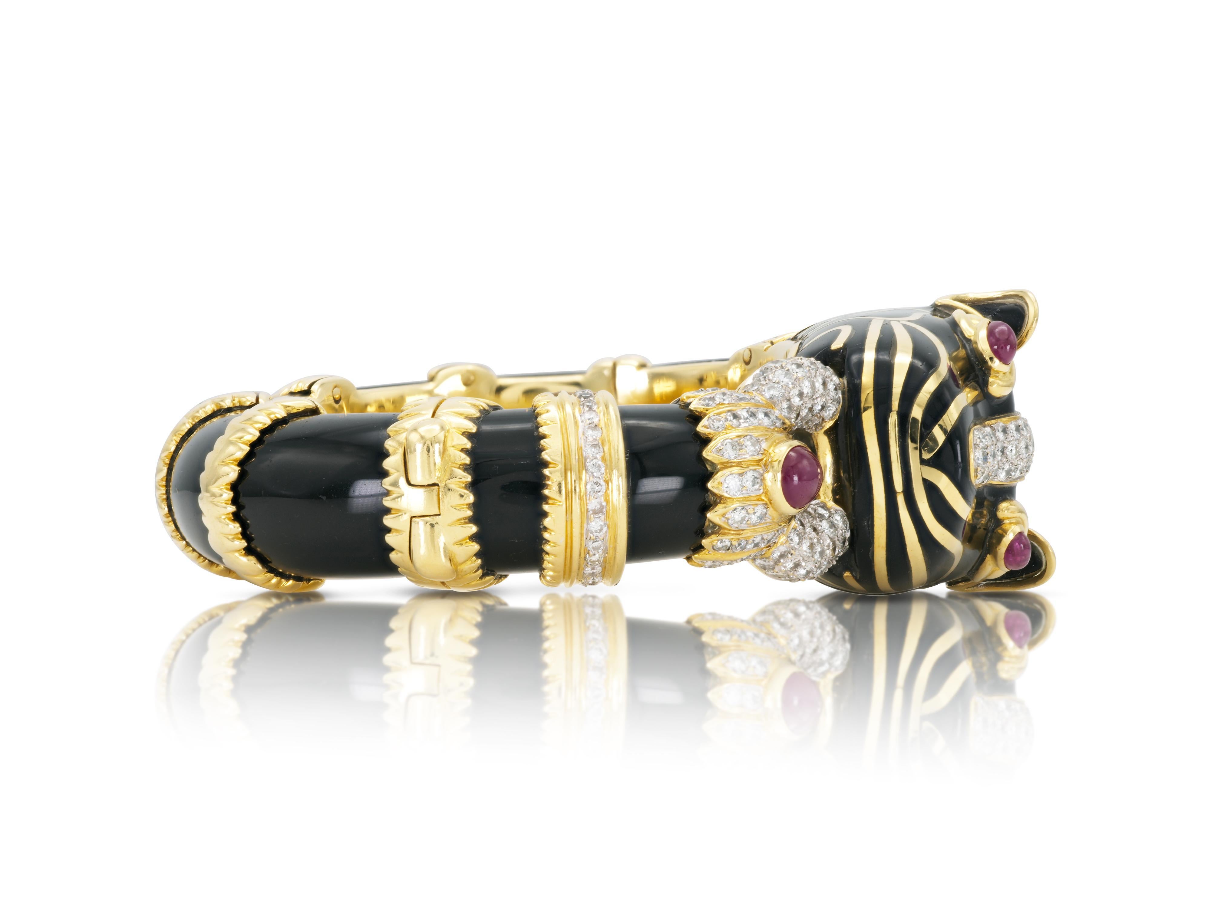 Vintage 1970s Onyx Tiger Bracelet In Good Condition For Sale In New York, NY