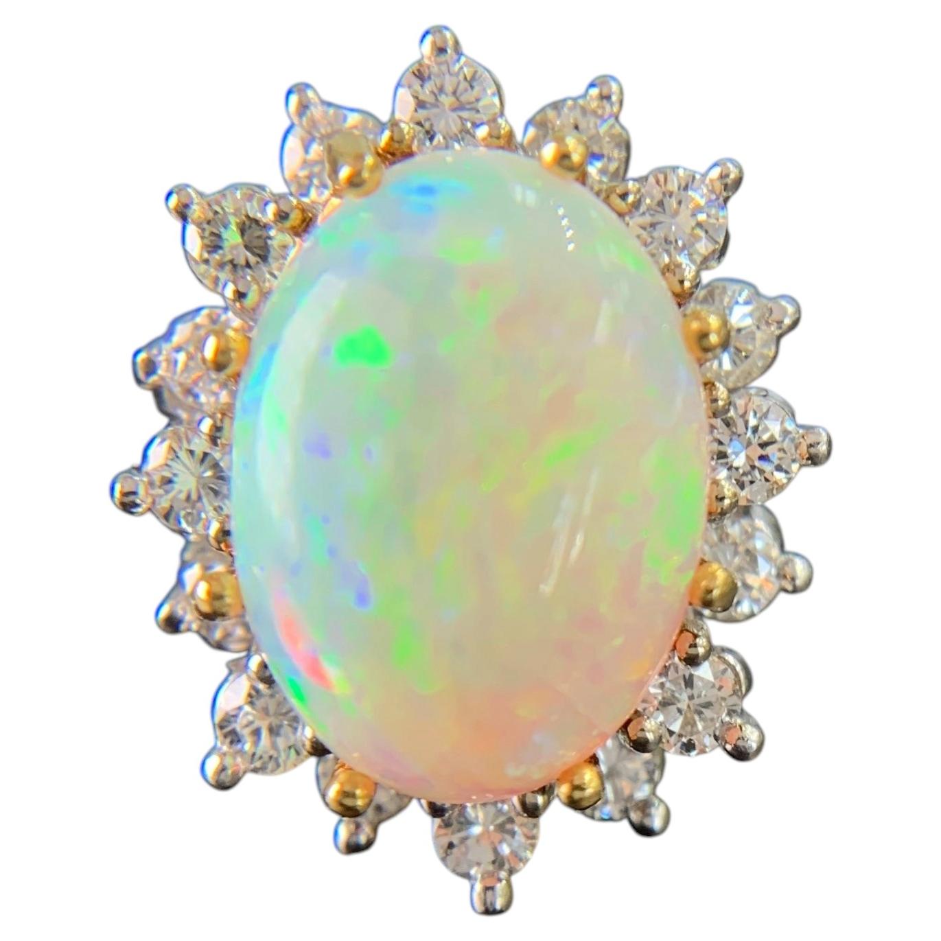 Vintage-Ring aus den 1970er Jahren mit Opal und Diamanten im Halo-Design, 14-karätiges Gold