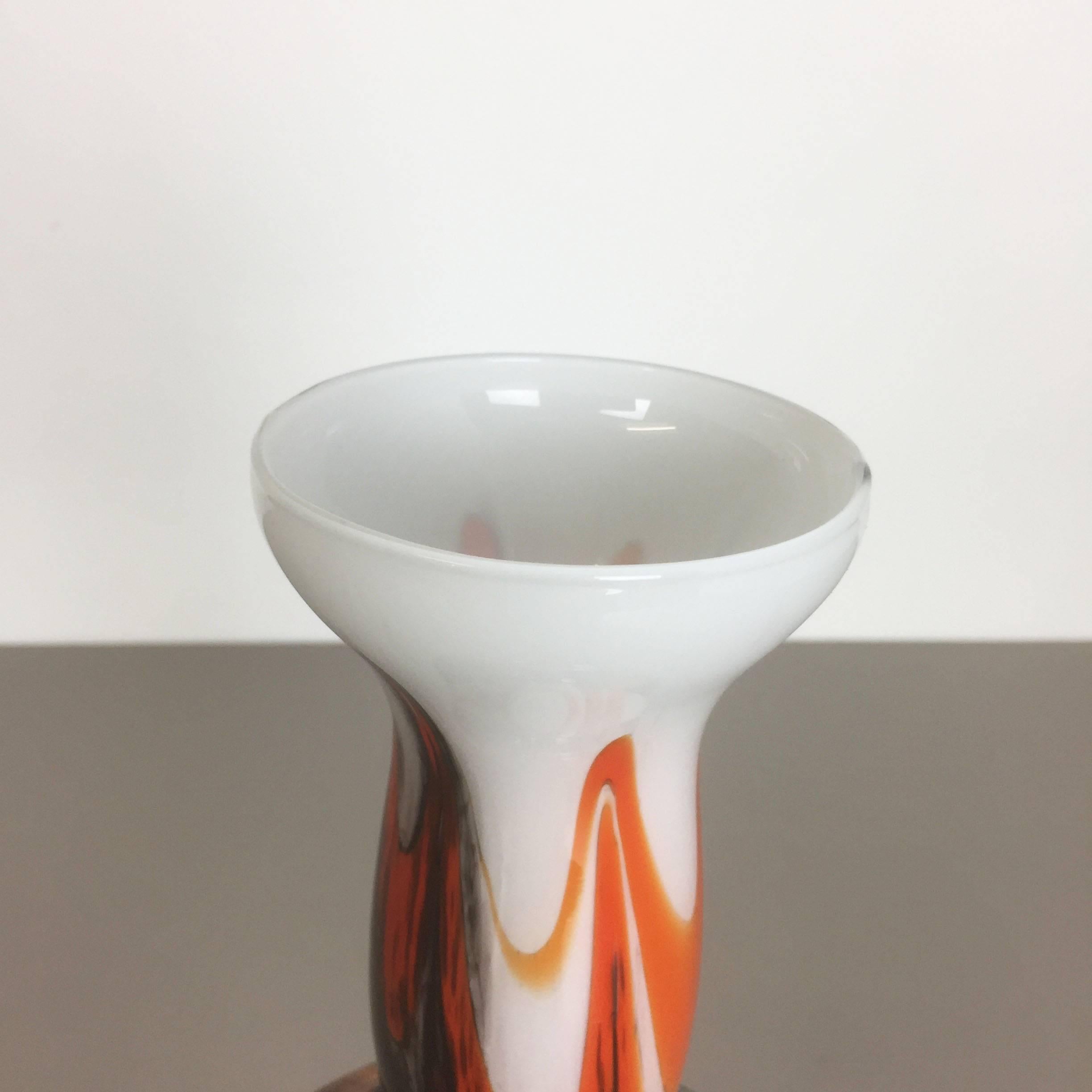 Vintage 1970s Opaline Florence Vase Designed by Carlo Moretti, Italy In Good Condition For Sale In Kirchlengern, DE