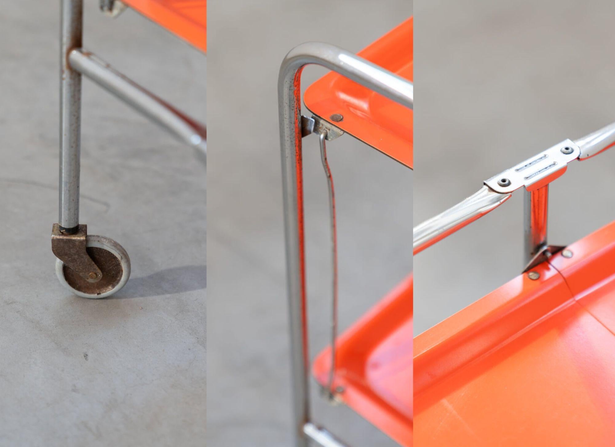 Vintage 1970s Orange Folding Bar Cart – A Retro Chic Statement Piece In condizioni buone in vendita a Manzano, IT