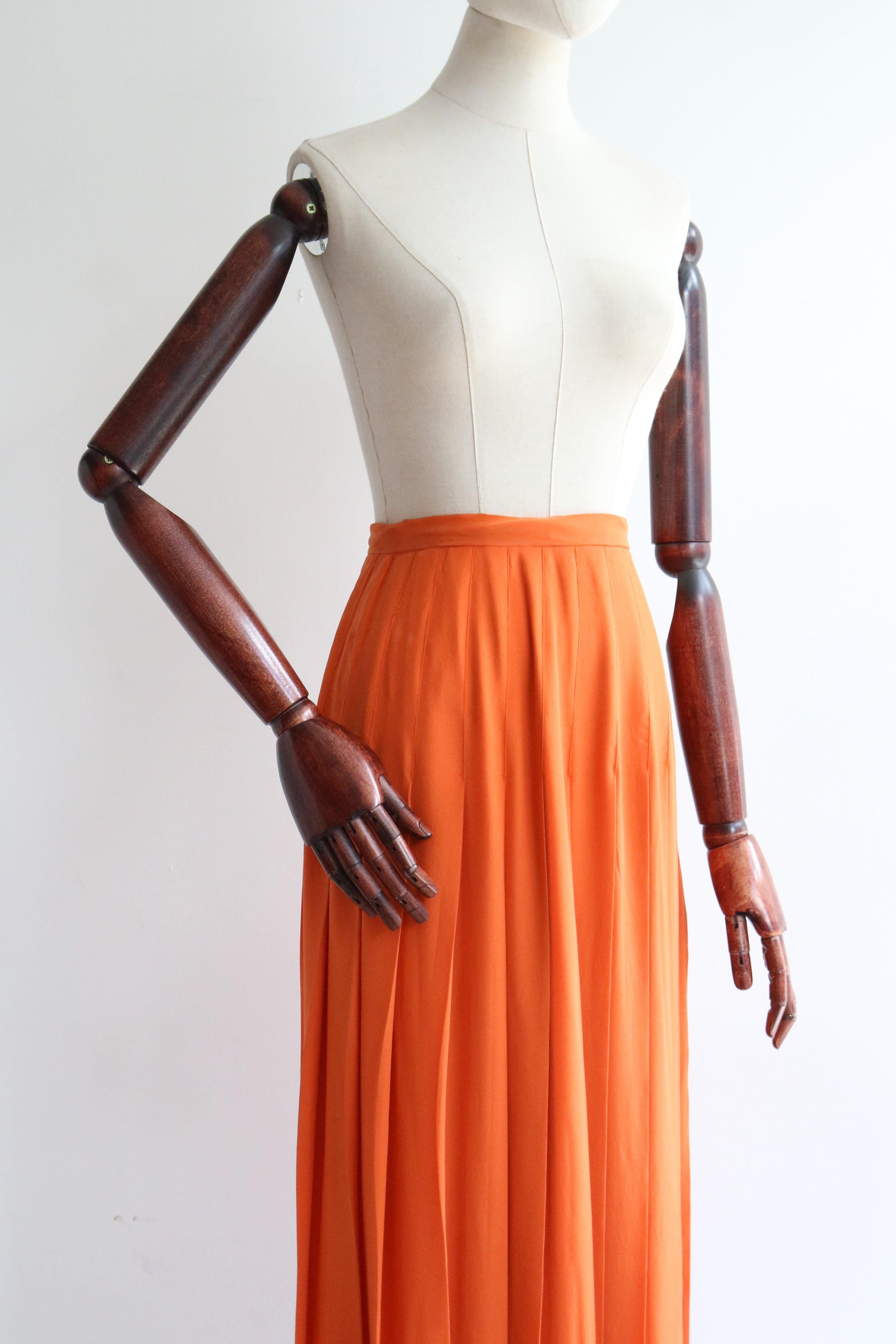 Donna Vintage By 1970 Arancione Seta Plissettata Jean Halm in seta Gonna Midi UK 6 US 2 in vendita