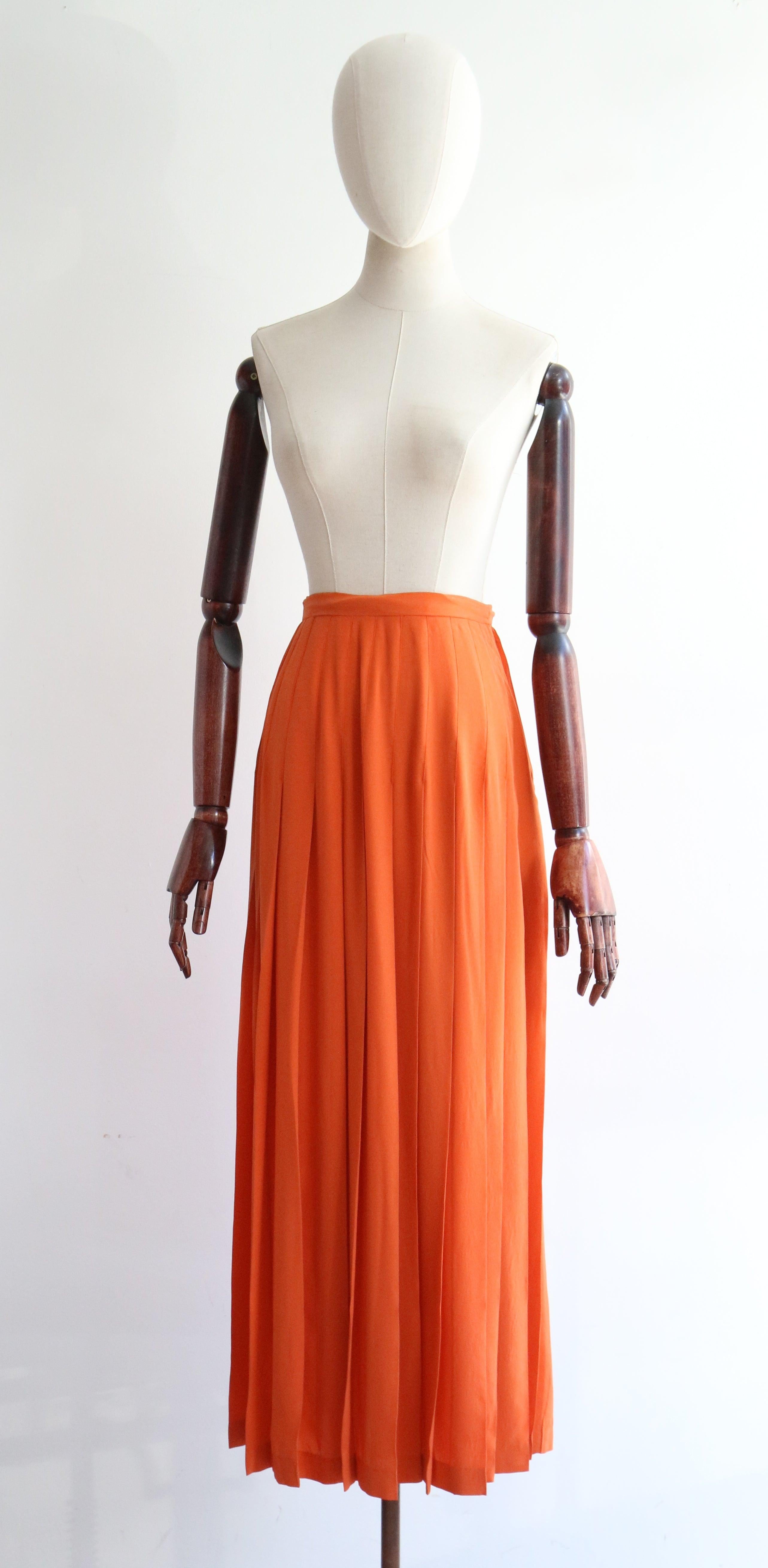 Vintage By 1970 Arancione Seta Plissettata Jean Halm in seta Gonna Midi UK 6 US 2 in vendita 1
