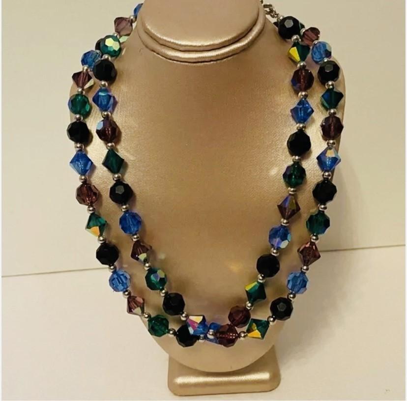 Vintage 1970er Jahre Original YSL Facettierte Kristall Multi Jeweled Oper Halskette, Original YSL im Zustand „Gut“ im Angebot in San Diego, CA