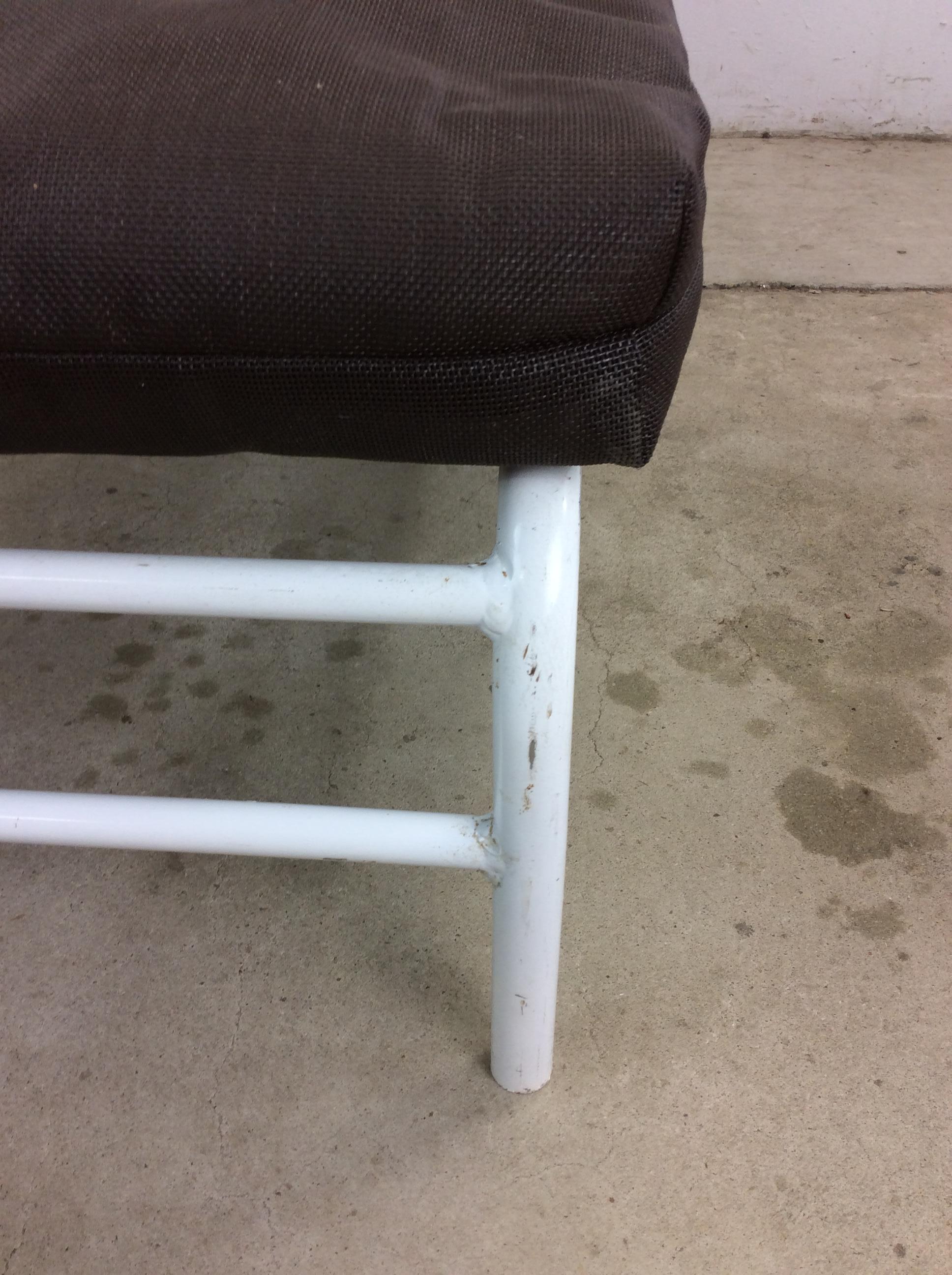 Américain Vintage 1970s Outdoor Patio Adjustable Aluminum  Lounger with Vintage Cushion en vente
