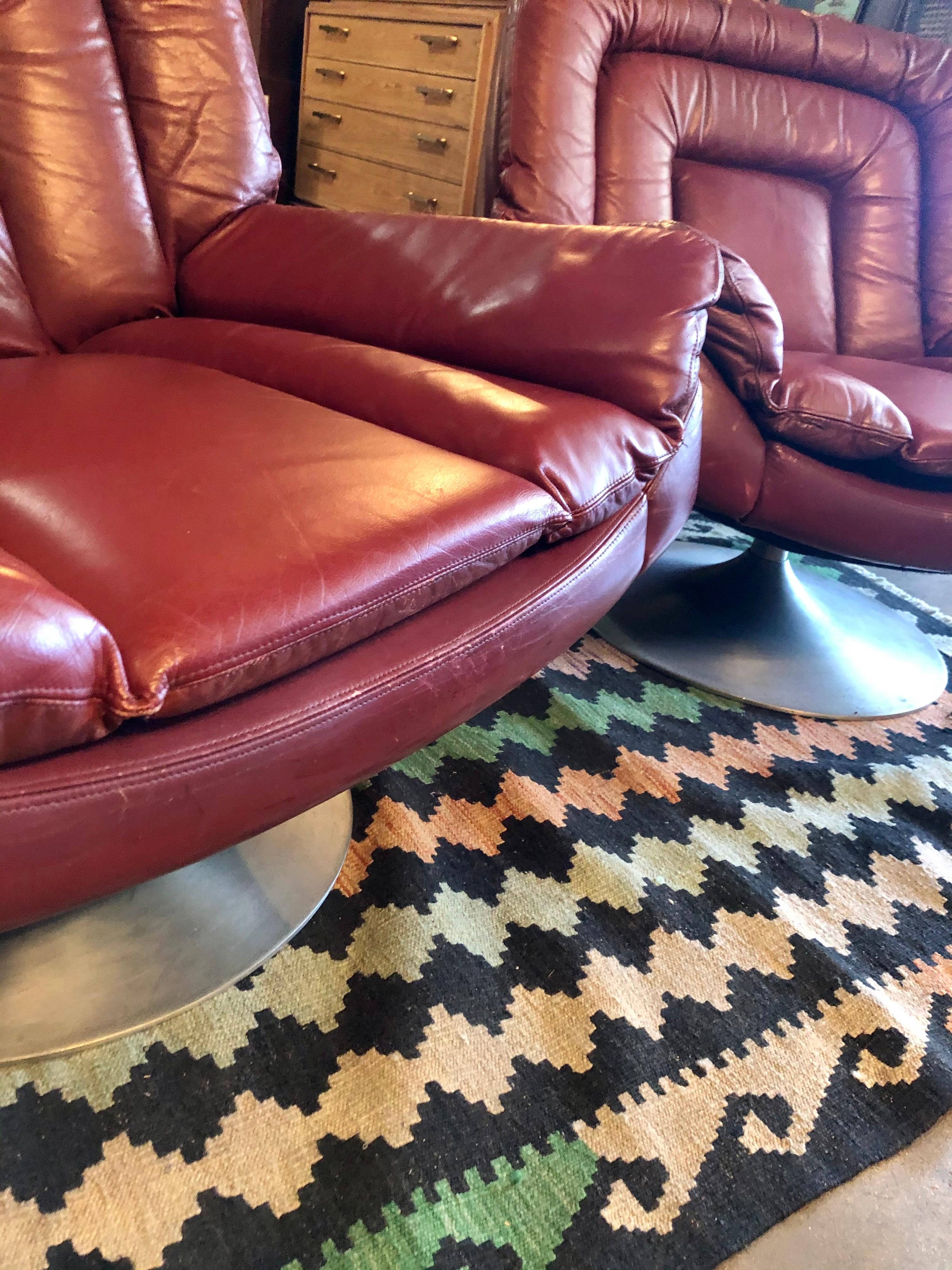 burgundy leather chair