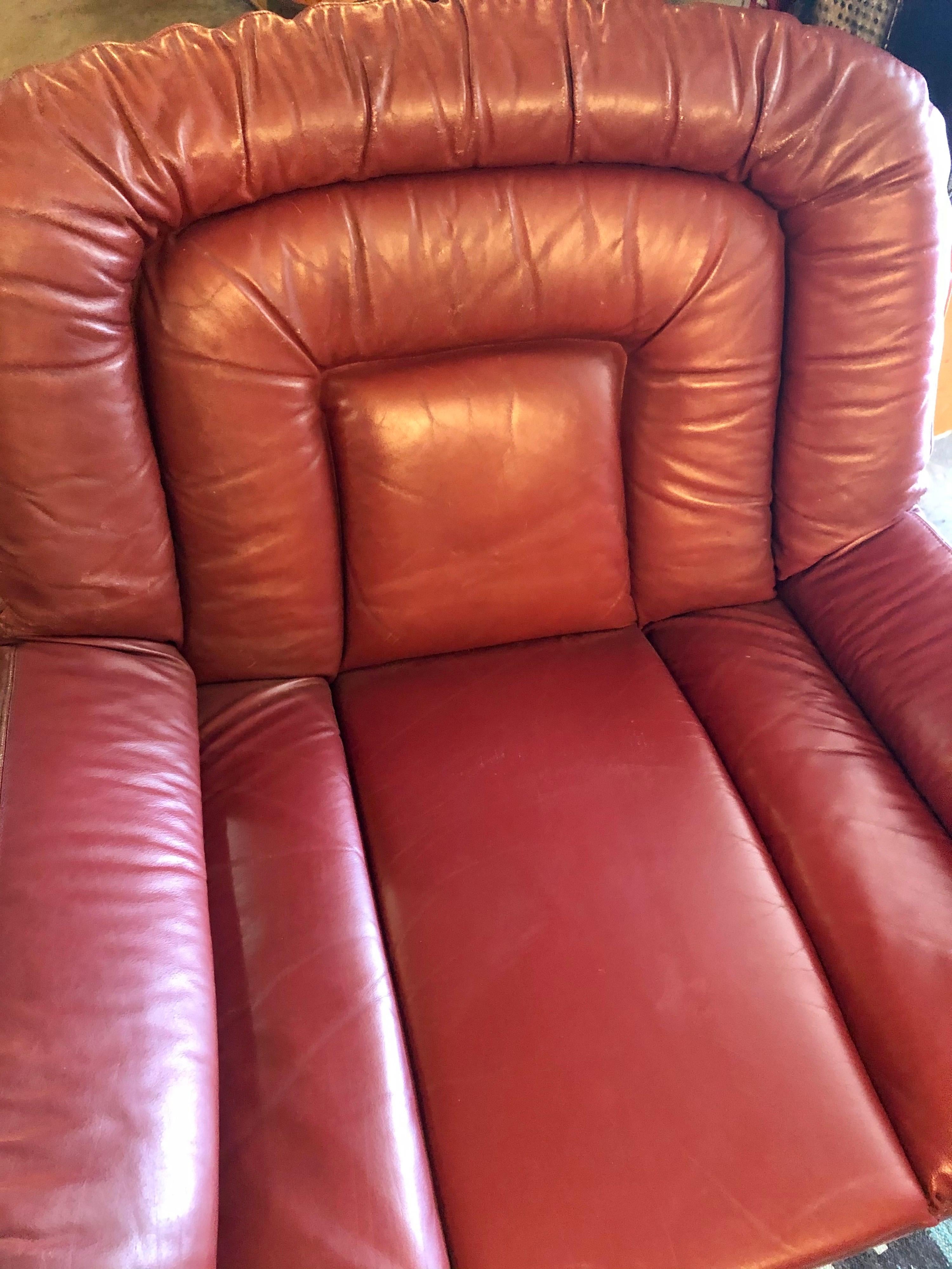 20th Century Vintage 1970s Pair of Burgundy Leather and Aluminum Tulip Base Swivel Chairs