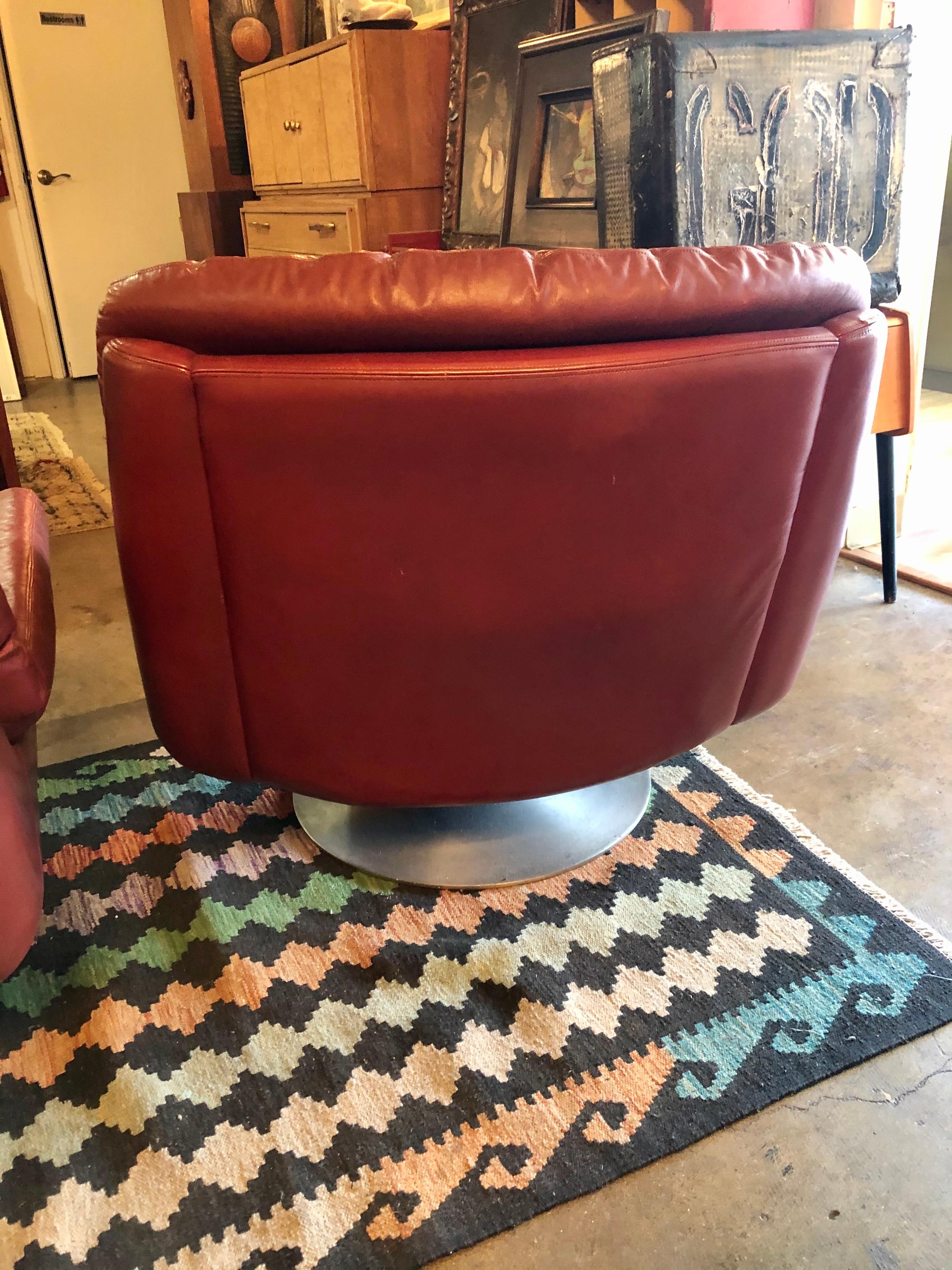 Vintage 1970s Pair of Burgundy Leather and Aluminum Tulip Base Swivel Chairs 1