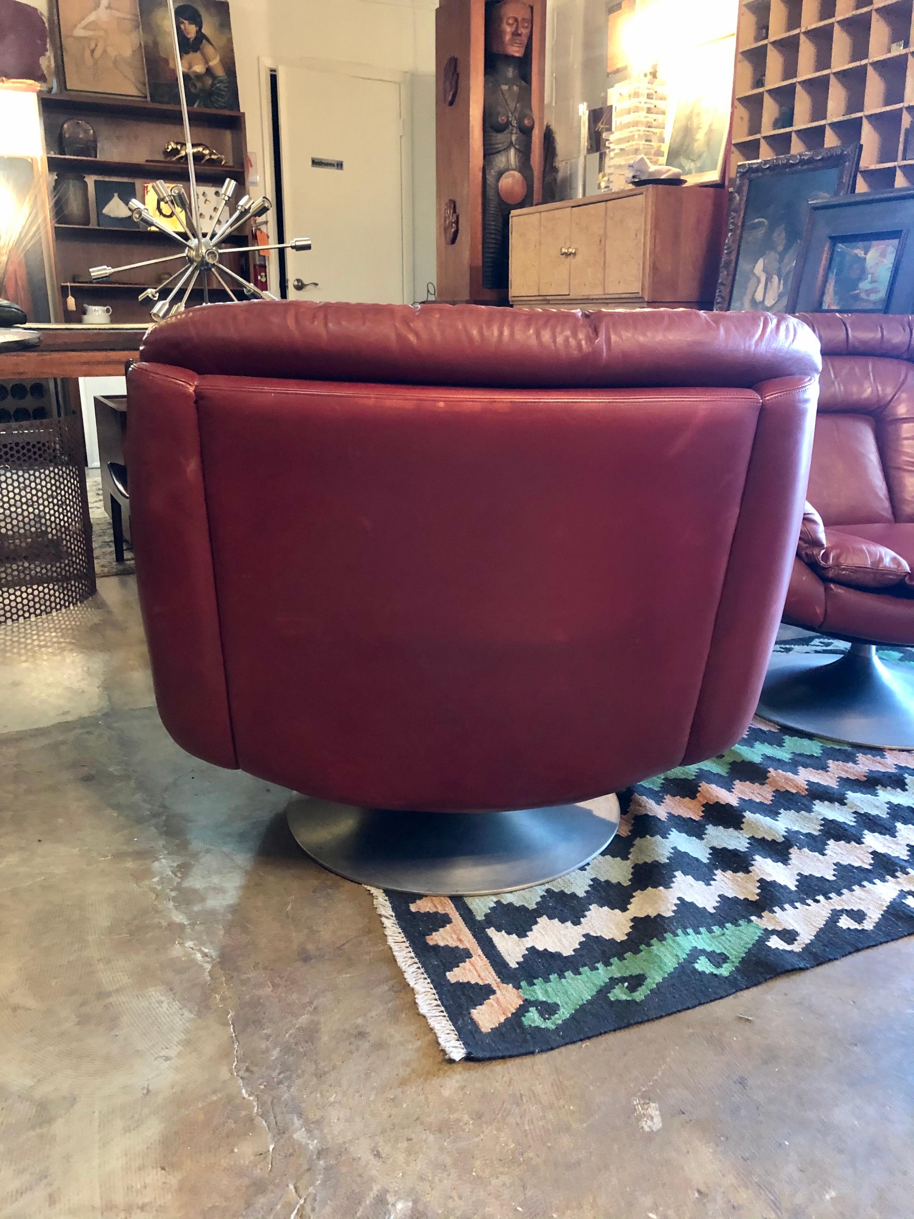 Vintage 1970s Pair of Burgundy Leather and Aluminum Tulip Base Swivel Chairs 2
