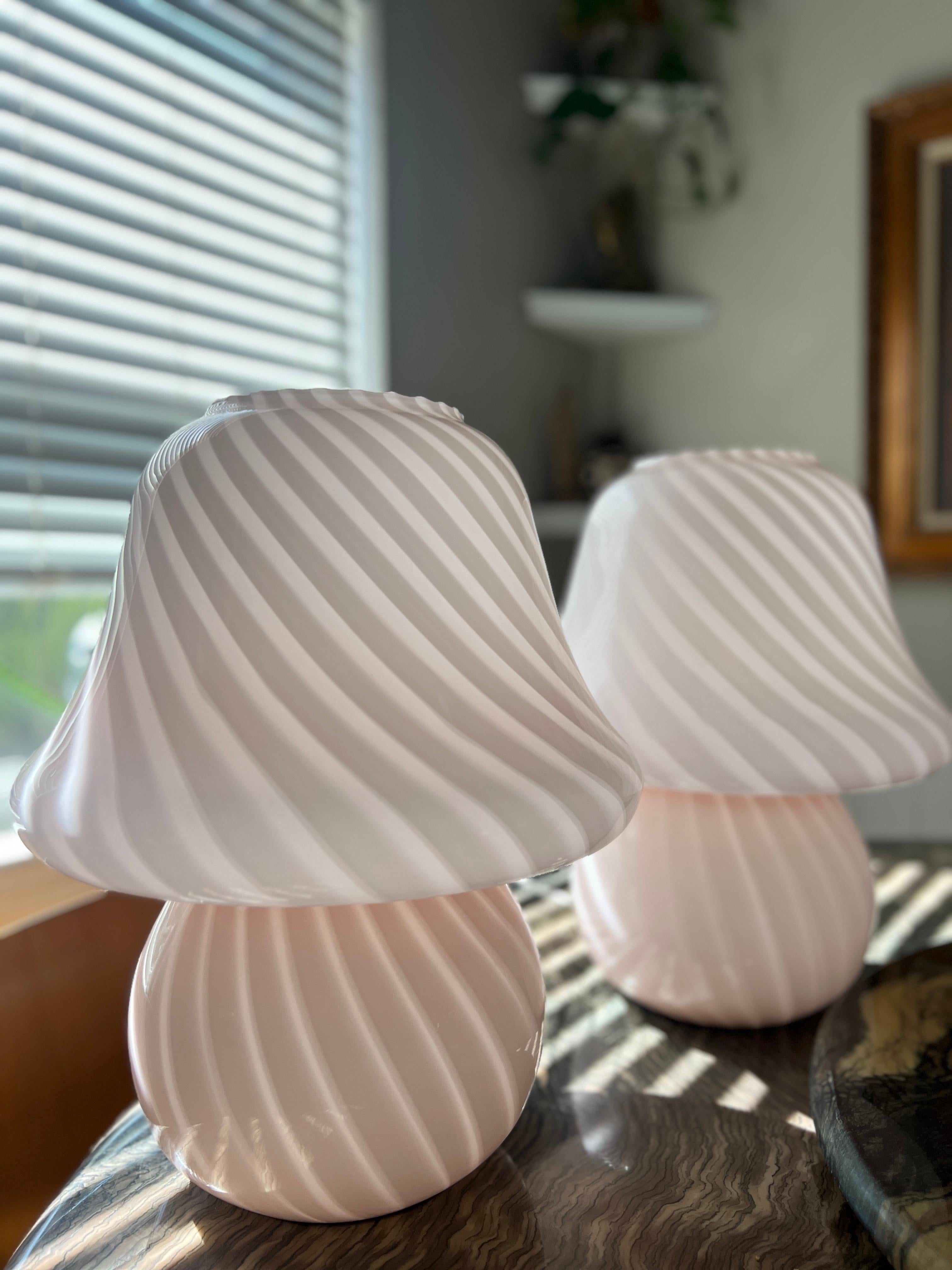 *ONLY 1 AVAILABLE* Vintage 1970s Vetri Italian Murano glass pink mushroom lamp For Sale 1