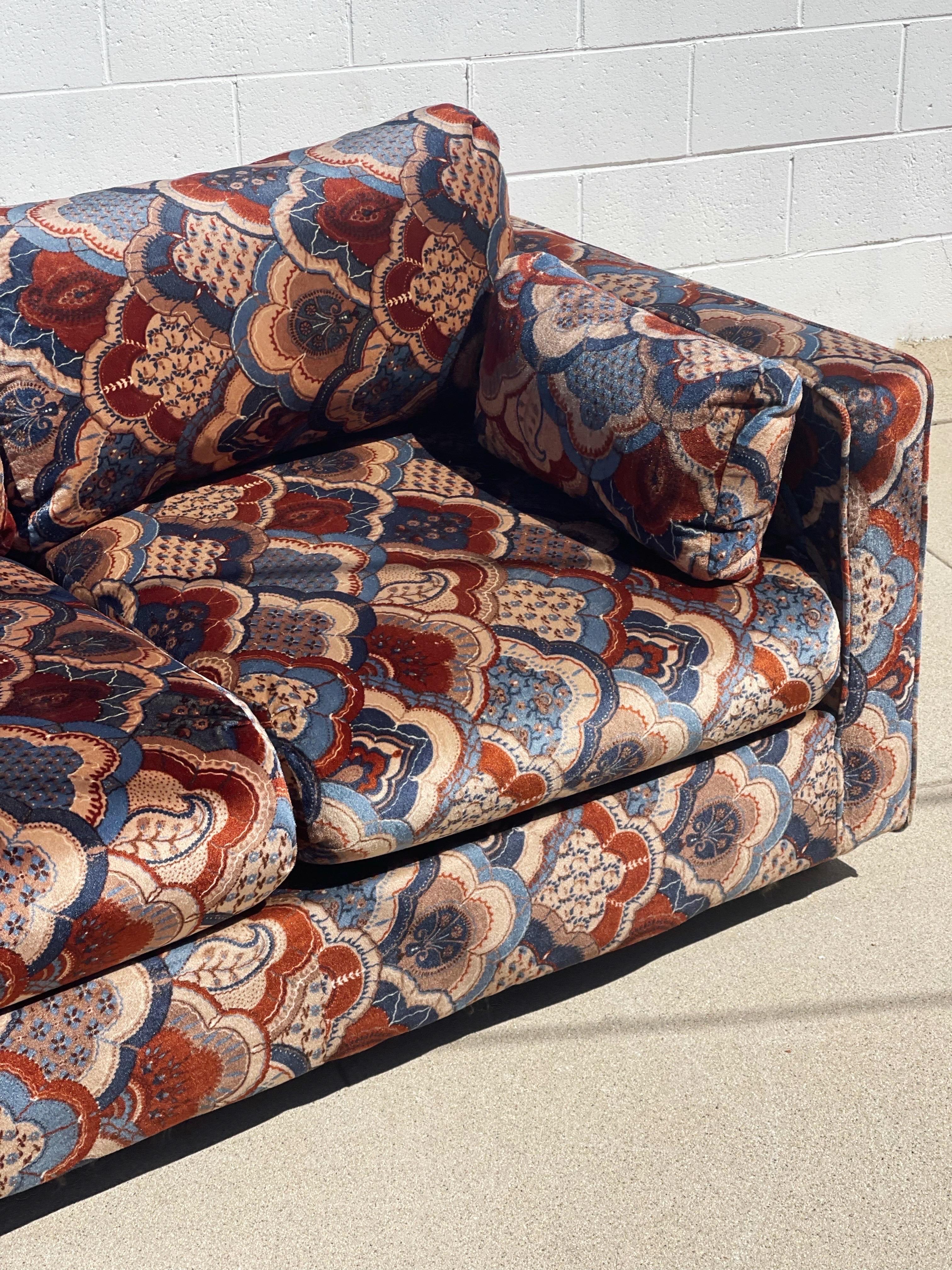 Vintage 1970s Paisley Print Sofa  (Ende des 20. Jahrhunderts) im Angebot