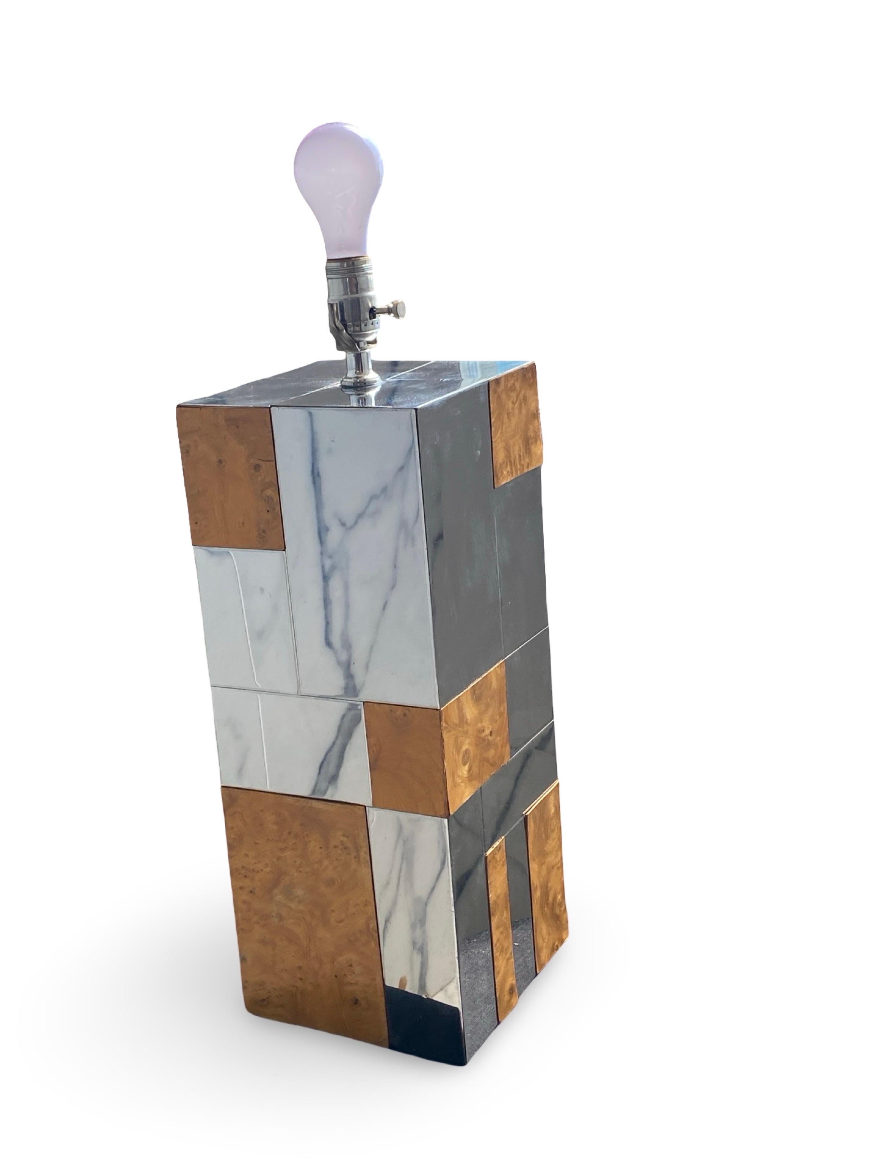 Vintage 1970 Paul Evans Large Cityscape Lamp in Chrome and Burl Wood w/ Shade Bon état - En vente à Palm Springs, CA