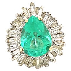Vintage 1970
s Pear Shape 5.30 Carats Emerald Diamond Gold Cocktail Ring