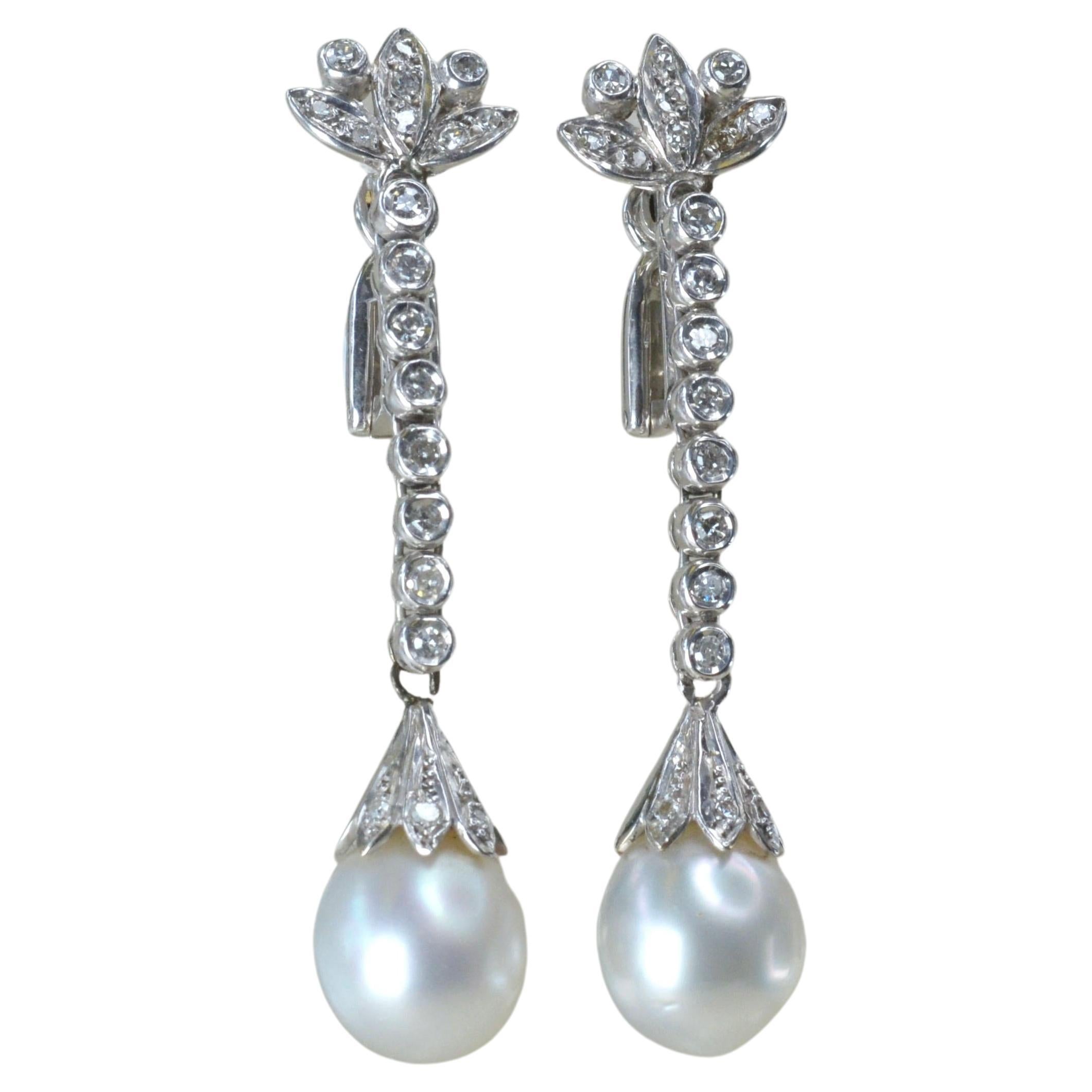 Pendants d'oreilles vintage en or blanc 9 carats, perles et diamants, années 1970 en vente