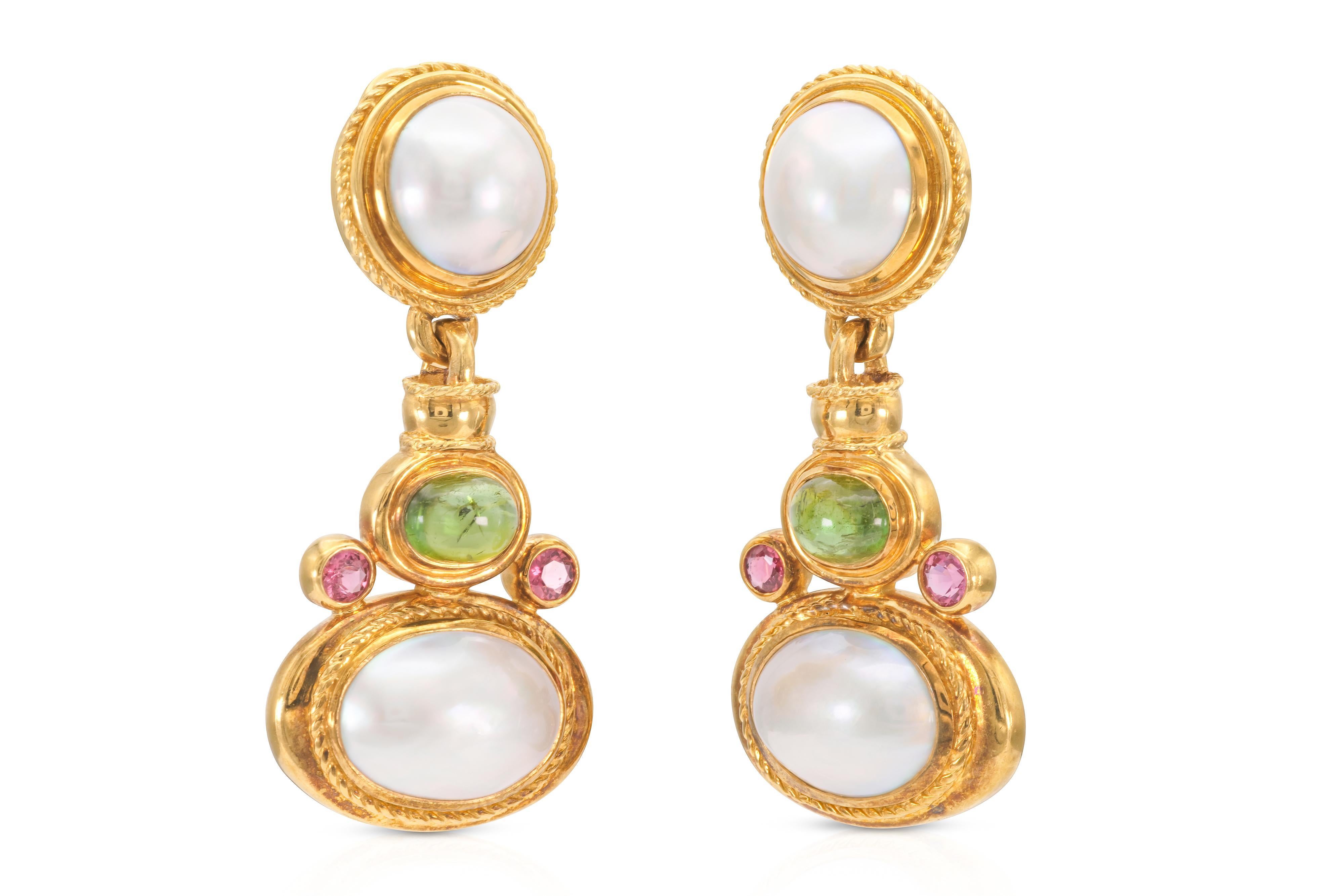 Finely crafted in 18k yellow gold with Mabe Pearls, Cabochon Peridots, and Round cut Pink Tourmalines.
Circa 1970s
2 1/4 x 1 inches