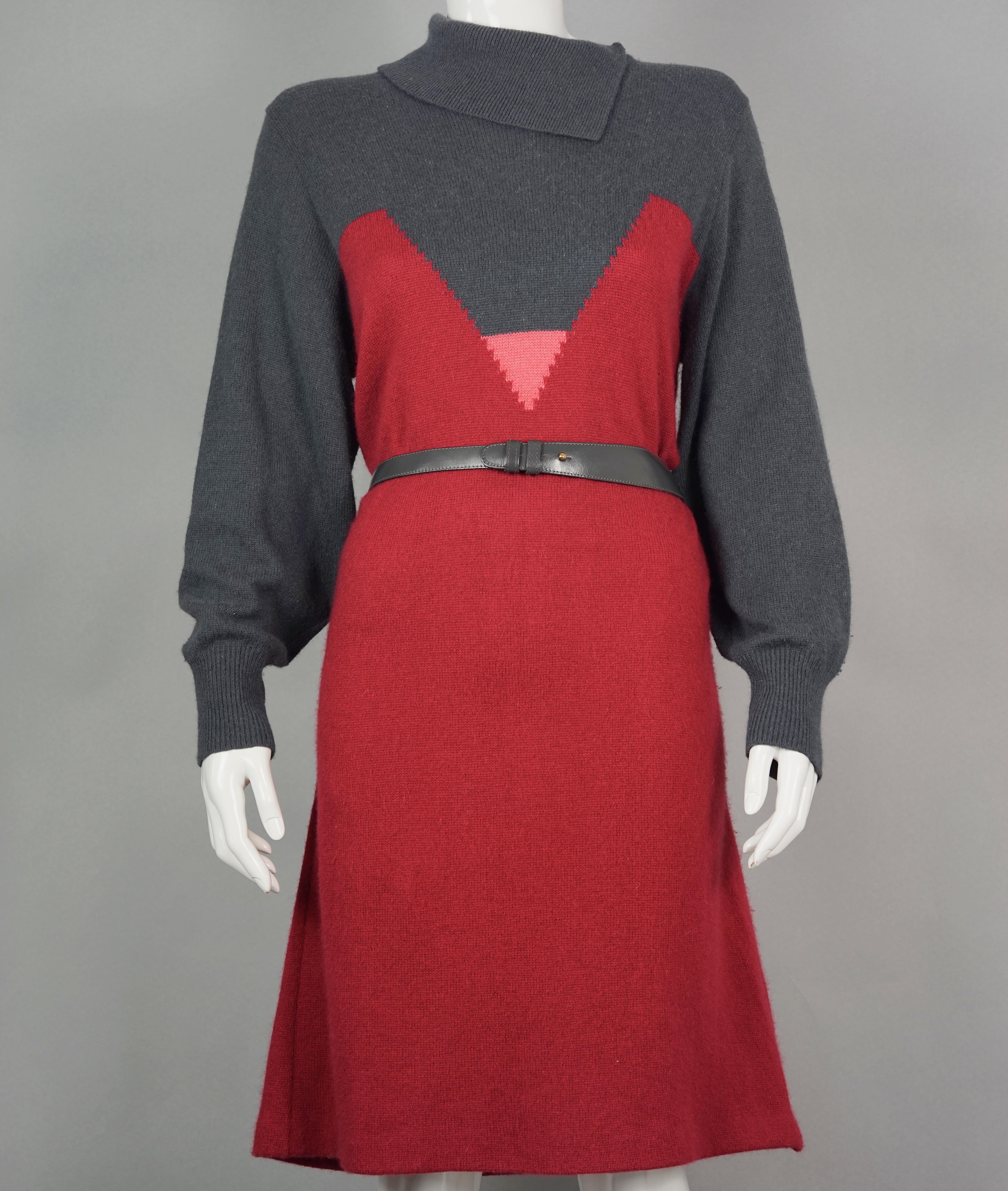 Vintage 1970s PIERRE CARDIN Mod Knit Belted Dress In Excellent Condition In Kingersheim, Alsace
