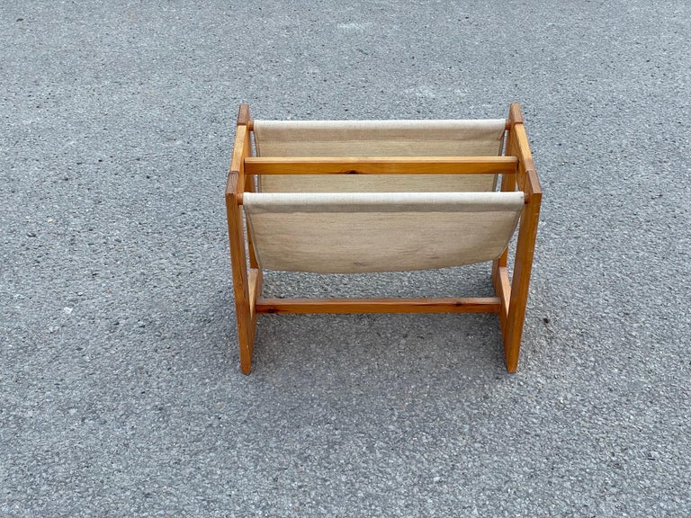 Revistero danés rectangular de roble macizo moderno de mediados de siglo,  años 70 en venta en 1stDibs
