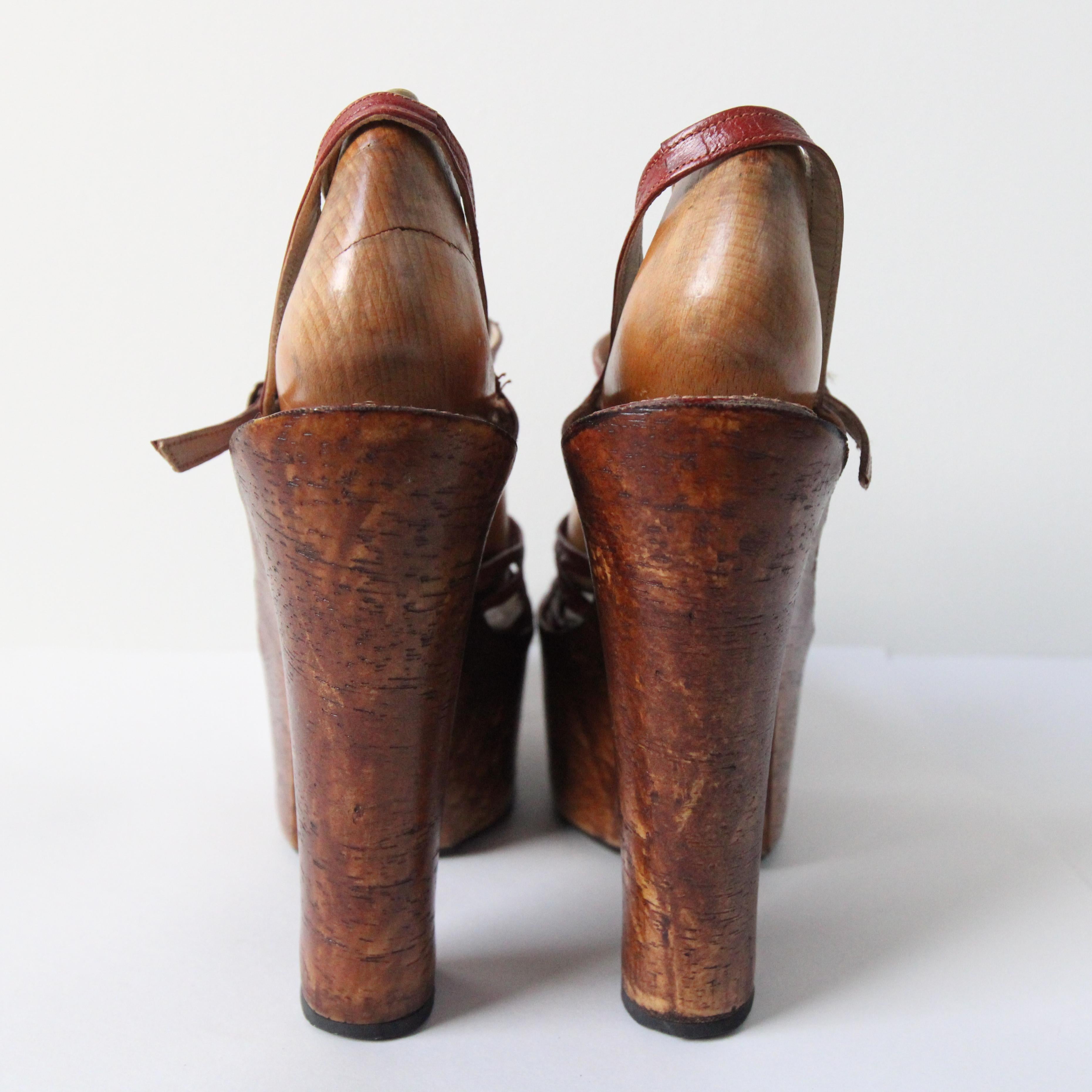 Vintage 1970's Platforms wooden leather T bar scrappy platform heels UK 5.5 US 7 In Good Condition For Sale In Cheltenham, GB