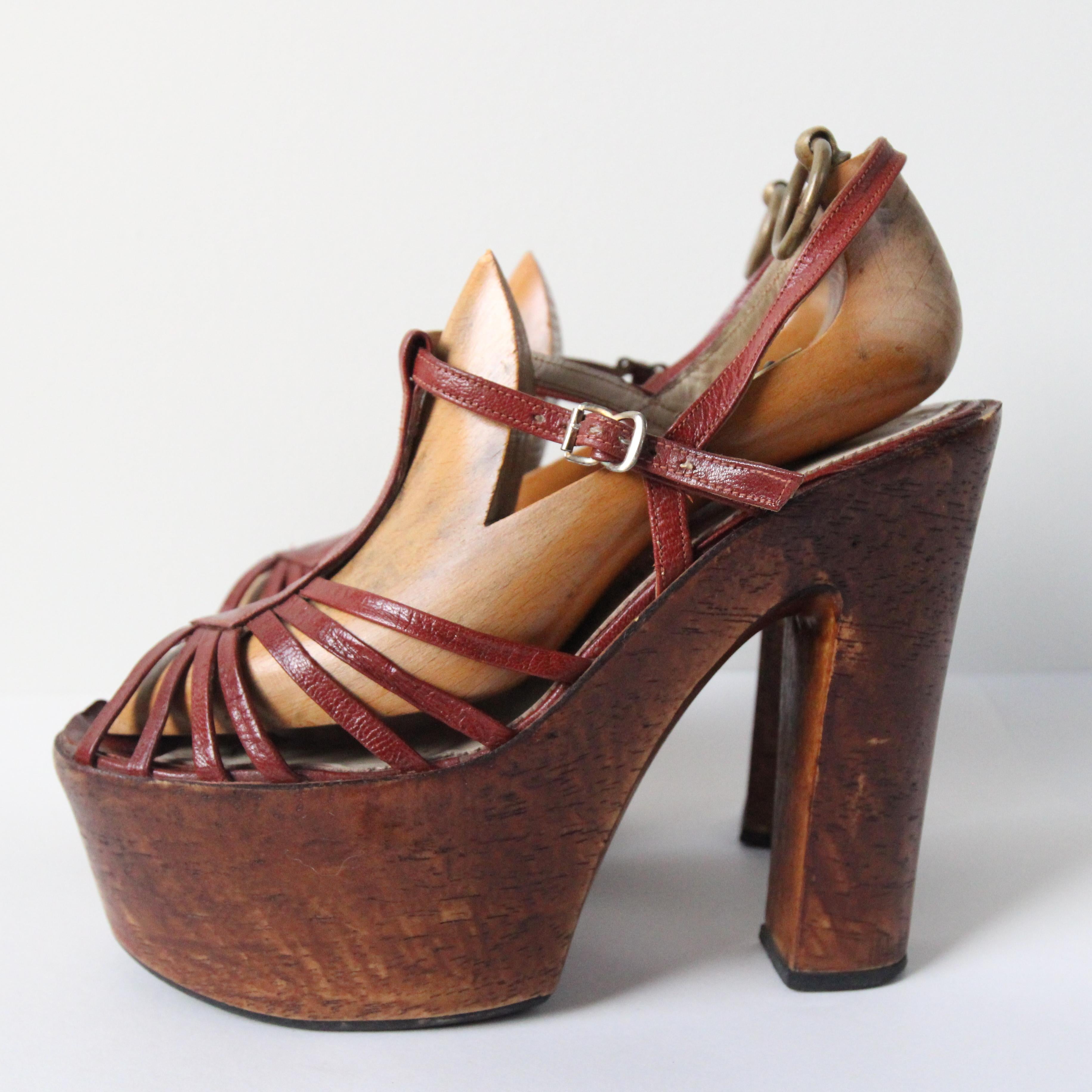 Women's or Men's Vintage 1970's Platforms wooden leather T bar scrappy platform heels UK 5.5 US 7 For Sale