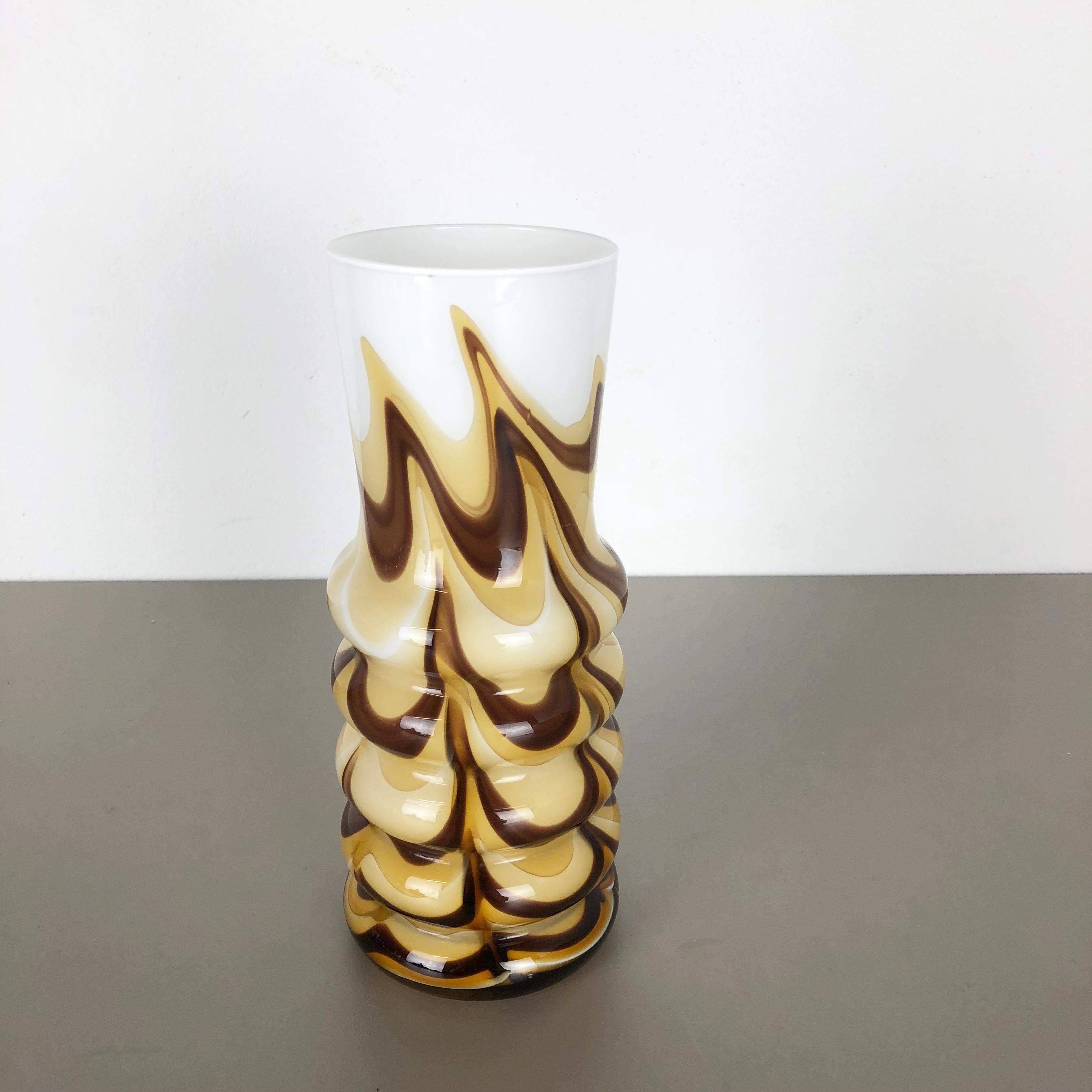 Article:

Pop Art vase


Producer:

Opaline Florence


Design:

Carlo Moretti



Decade:

1970s


Description:

original vintage 1970s Pop Art handblown vase made in Italy by Opaline Florence. This vase was desigend by Carlo