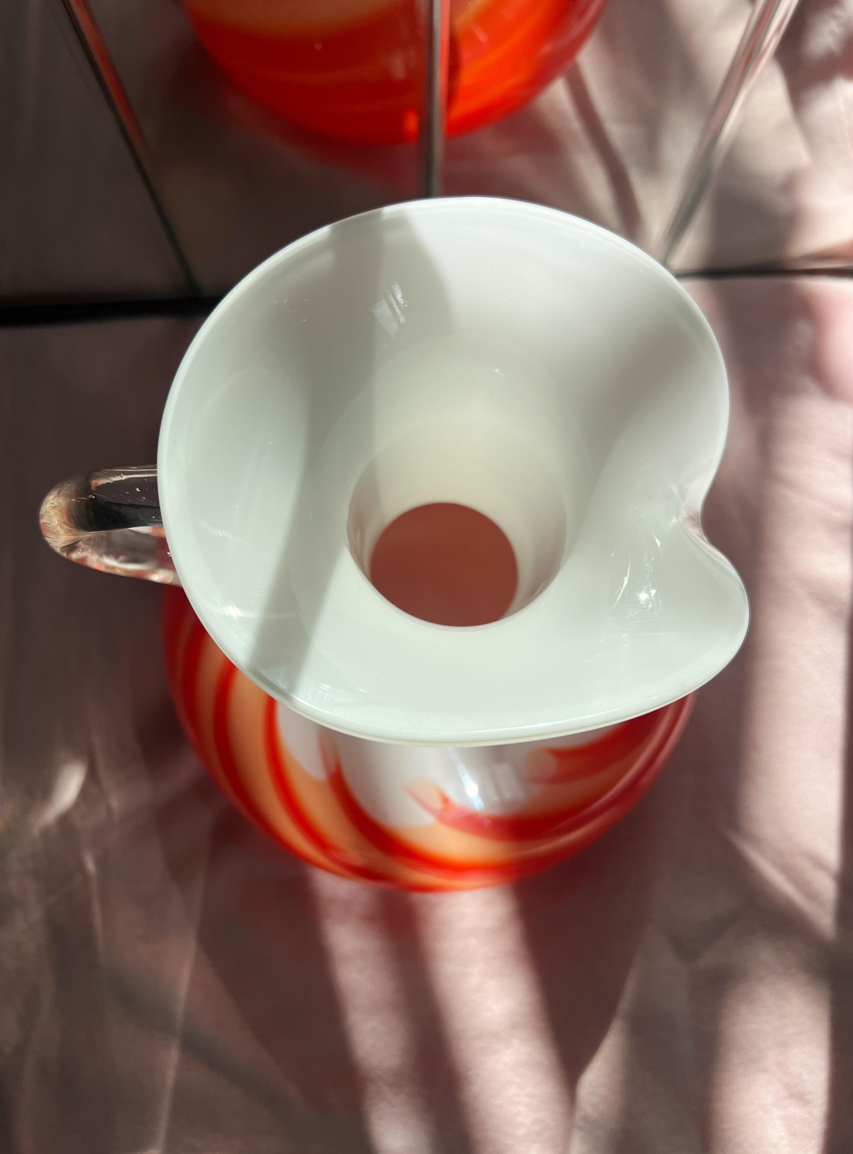 Verre opalin Vase ou carafe Pop Art des années 1970 conçu par Carlo Moretti en vente