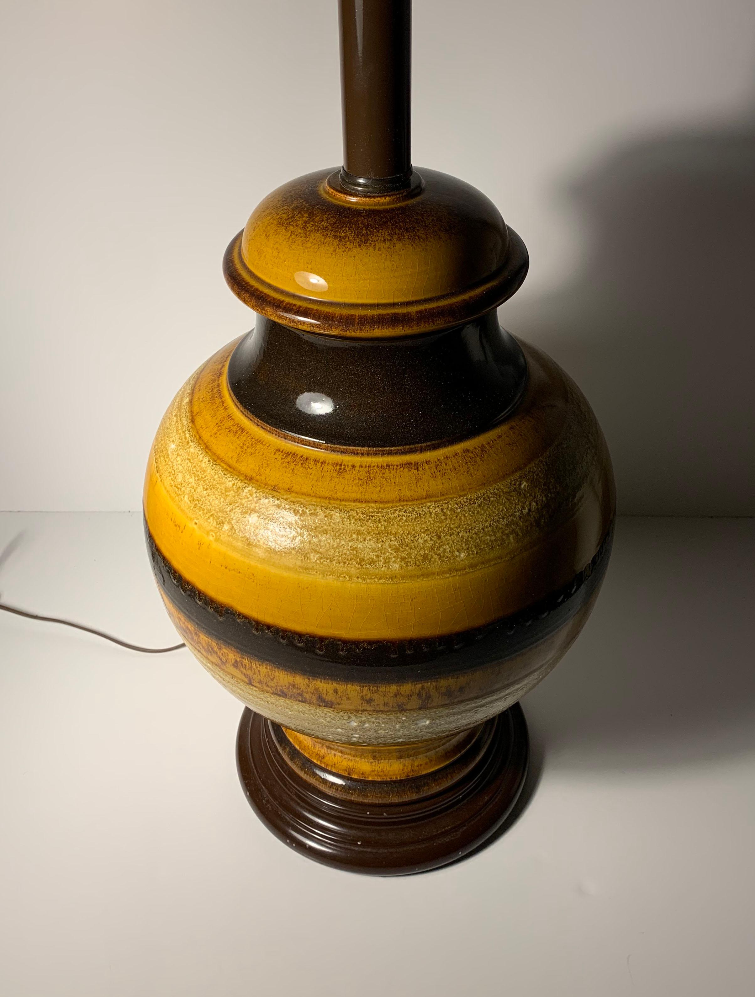 Vintage 1970s Pottery Table Lamp in the manner of Bitossi Raymor In Good Condition For Sale In Chicago, IL
