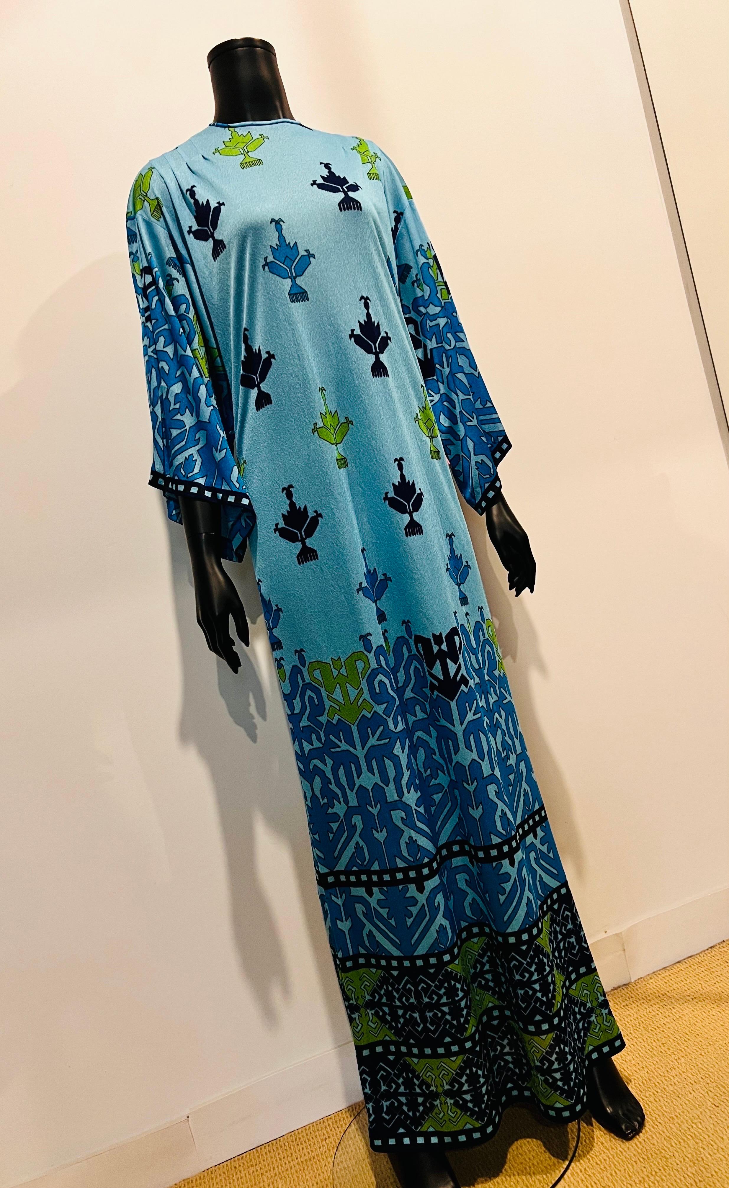 This colourful abstract printed pattern vintage 1970’s maxi Patio Frock or day dress by SORA is a true example of this era.

In a great turquoise colour with highlight colours in the pattern of navy, blue and green.

Never been worn, with tags

Made