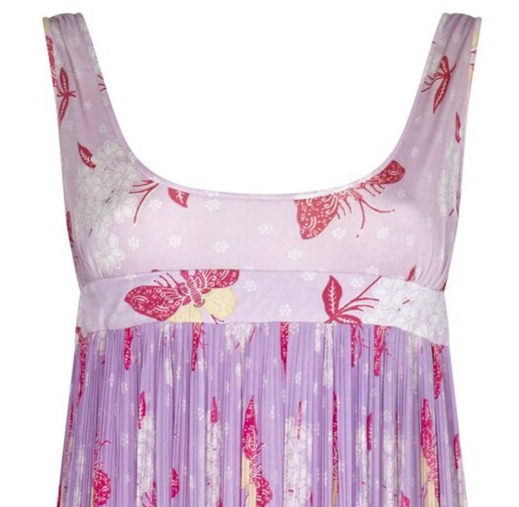 Vintage 1970er Jahre lila Schmetterling Fortuny Stil Empire Line Kleid  (Violett) im Angebot