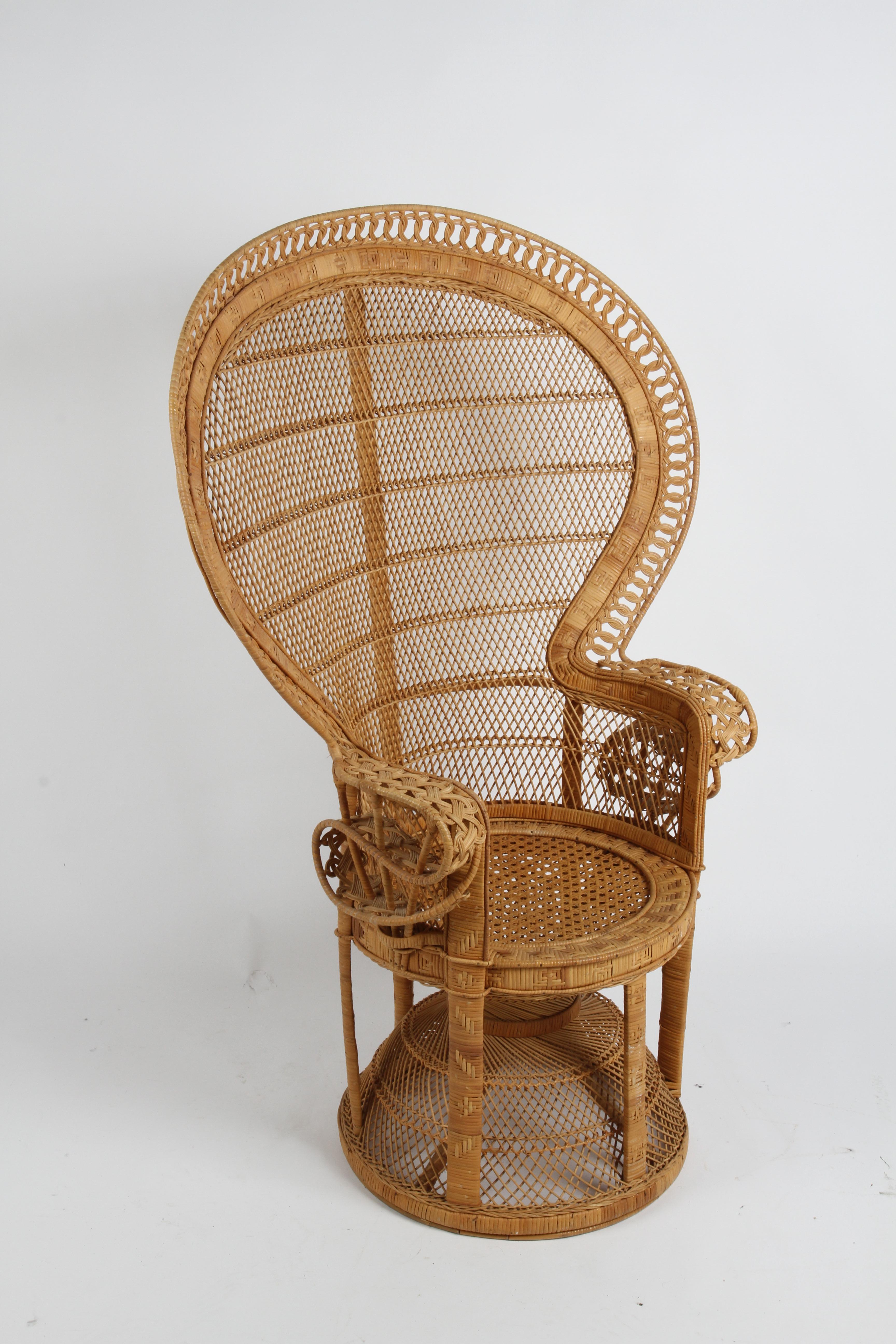 Chaise Emmanuelle paon vintage en rotin et osier, fabriquée à la main, style Boho Chic, années 1970 1