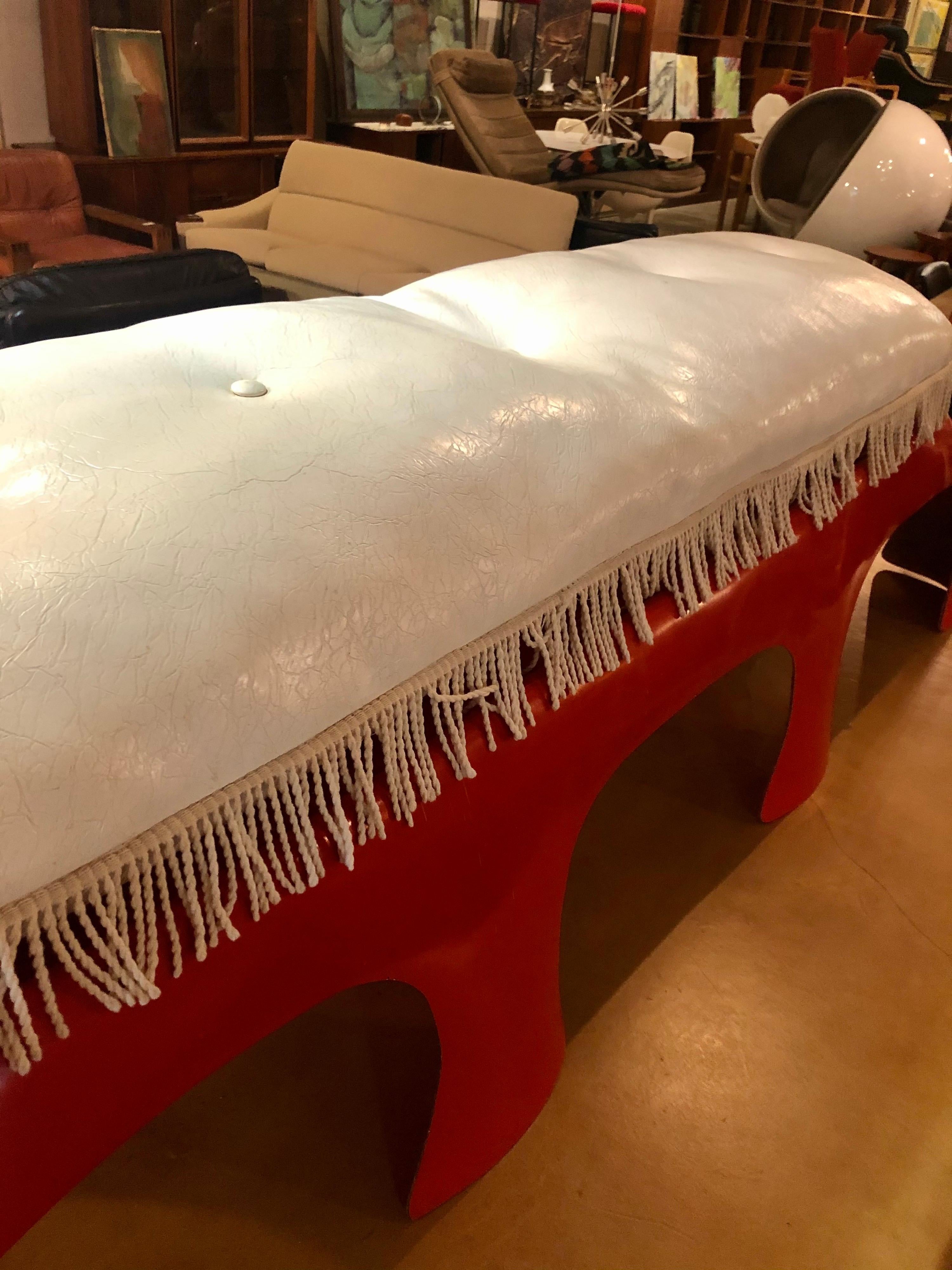 Vintage 1970s Red Orange Fiberglass Aardvark Bench/Table w/ White Vinyl Cushion  In Good Condition In San Antonio, TX