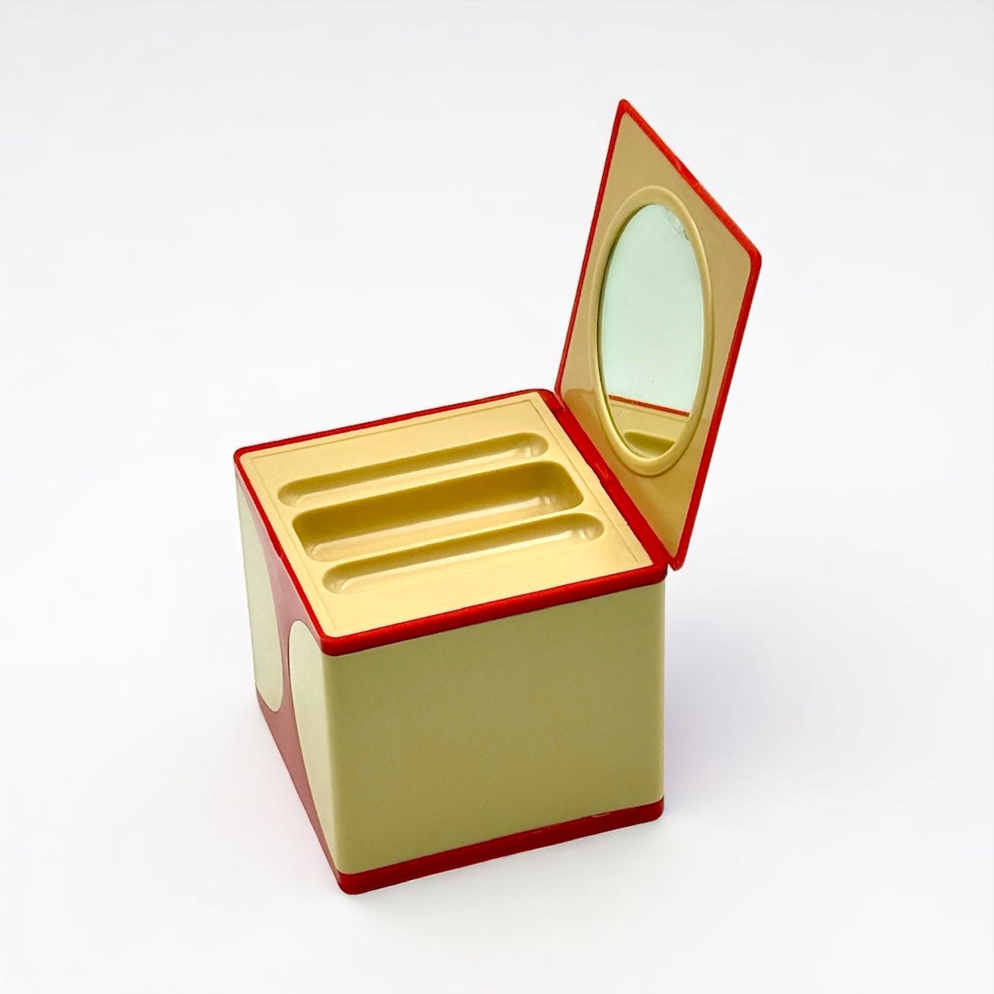 Vintage 1970 Vanity Box rouge en plastique avec miroir - Space Age en vente 4