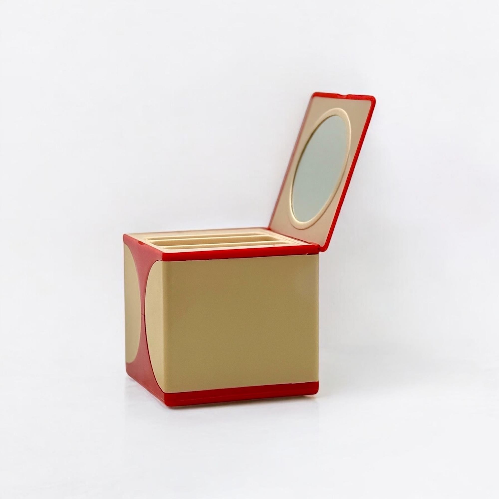 Vintage 1970 Vanity Box rouge en plastique avec miroir - Space Age Bon état - En vente à San Benedetto Del Tronto, IT