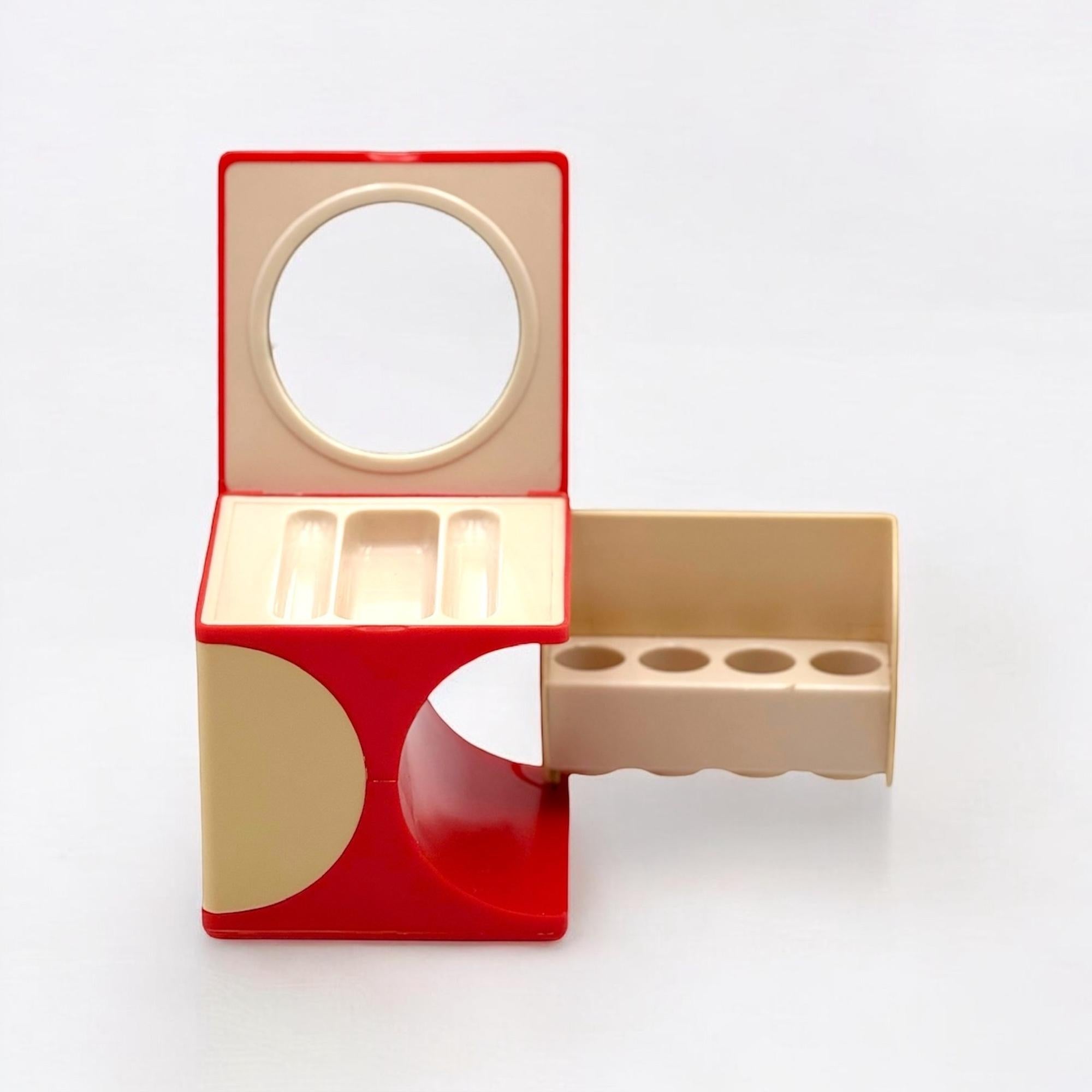 Vintage 1970 Vanity Box rouge en plastique avec miroir - Space Age en vente 1