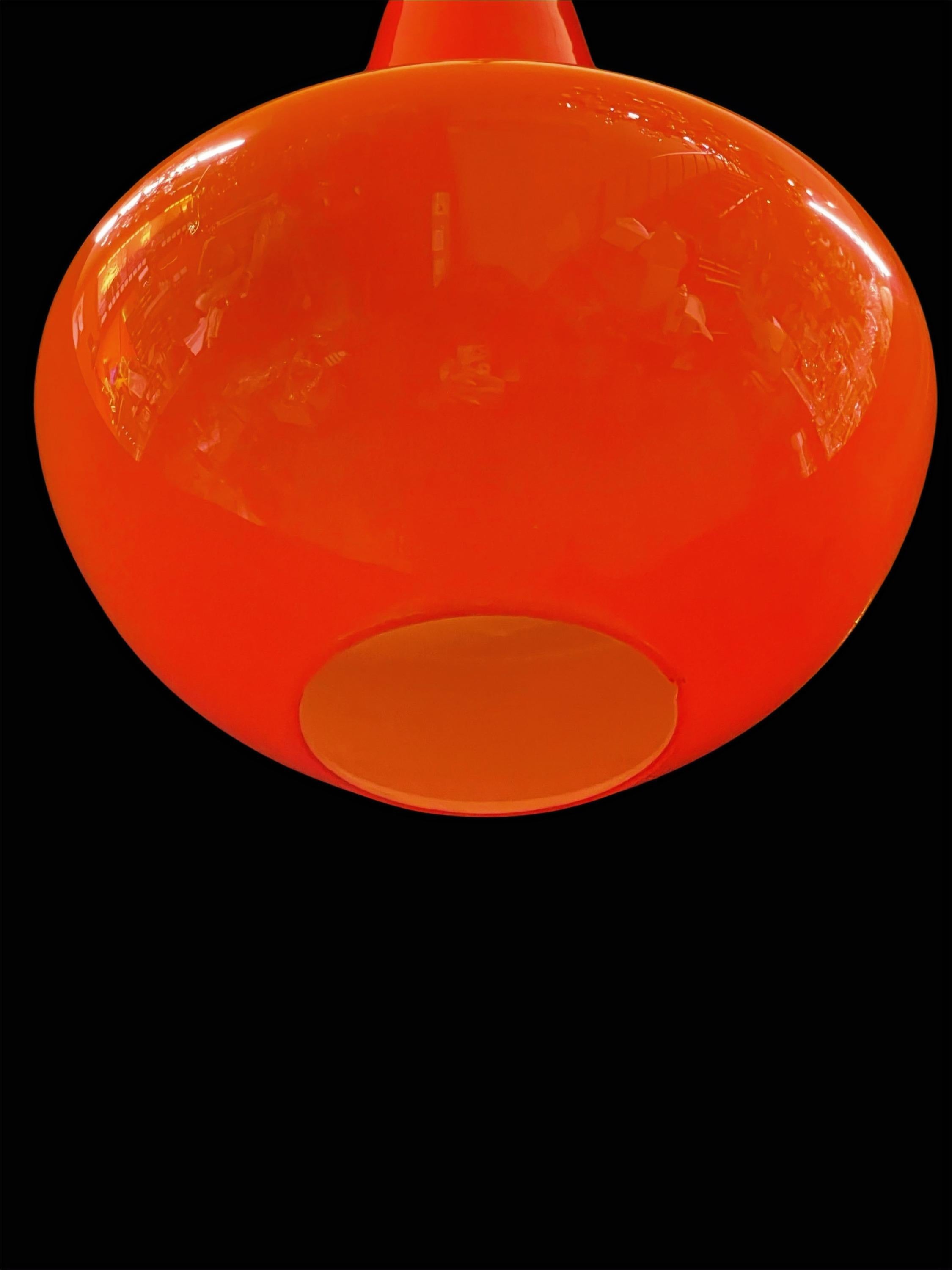 Fin du 20e siècle Vintage 1970's Retro Orange Glass Suspension Light en vente