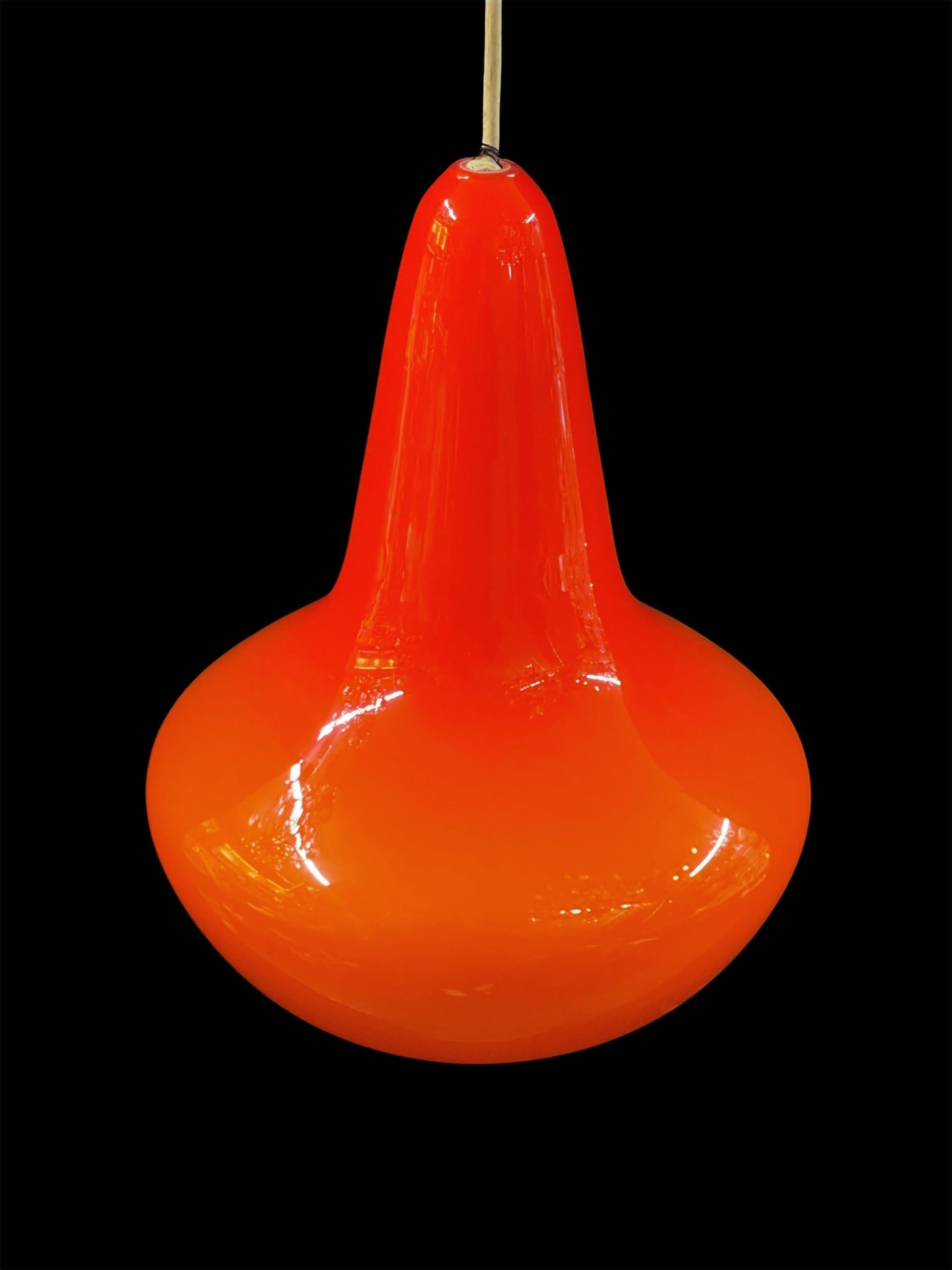 Verre Vintage 1970's Retro Orange Glass Suspension Light en vente