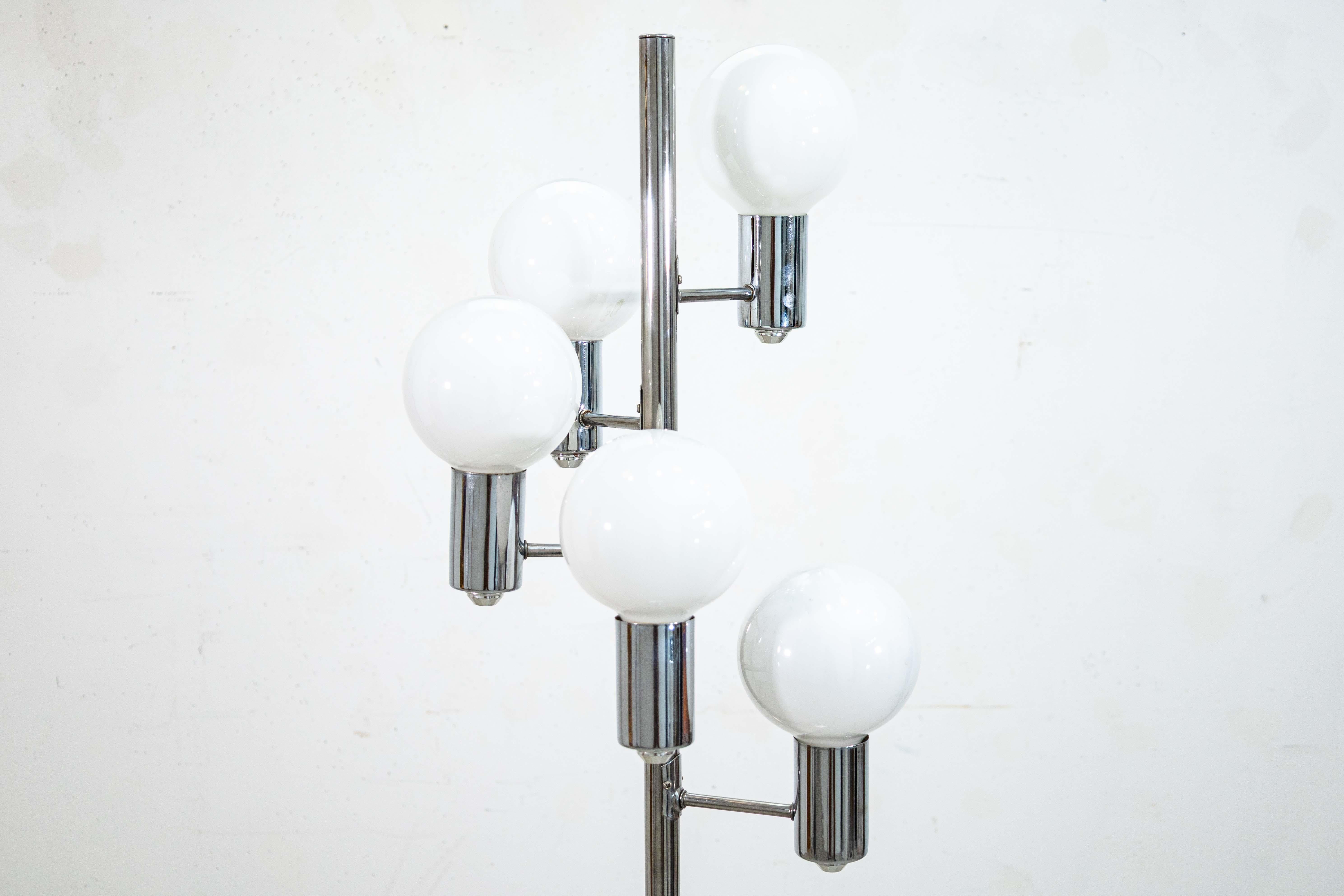 Lámpara de pie Vintage 1970s Robert Sonneman Cascading 5 Bulb Chrome Mid Century Mod Moderno de mediados de siglo en venta